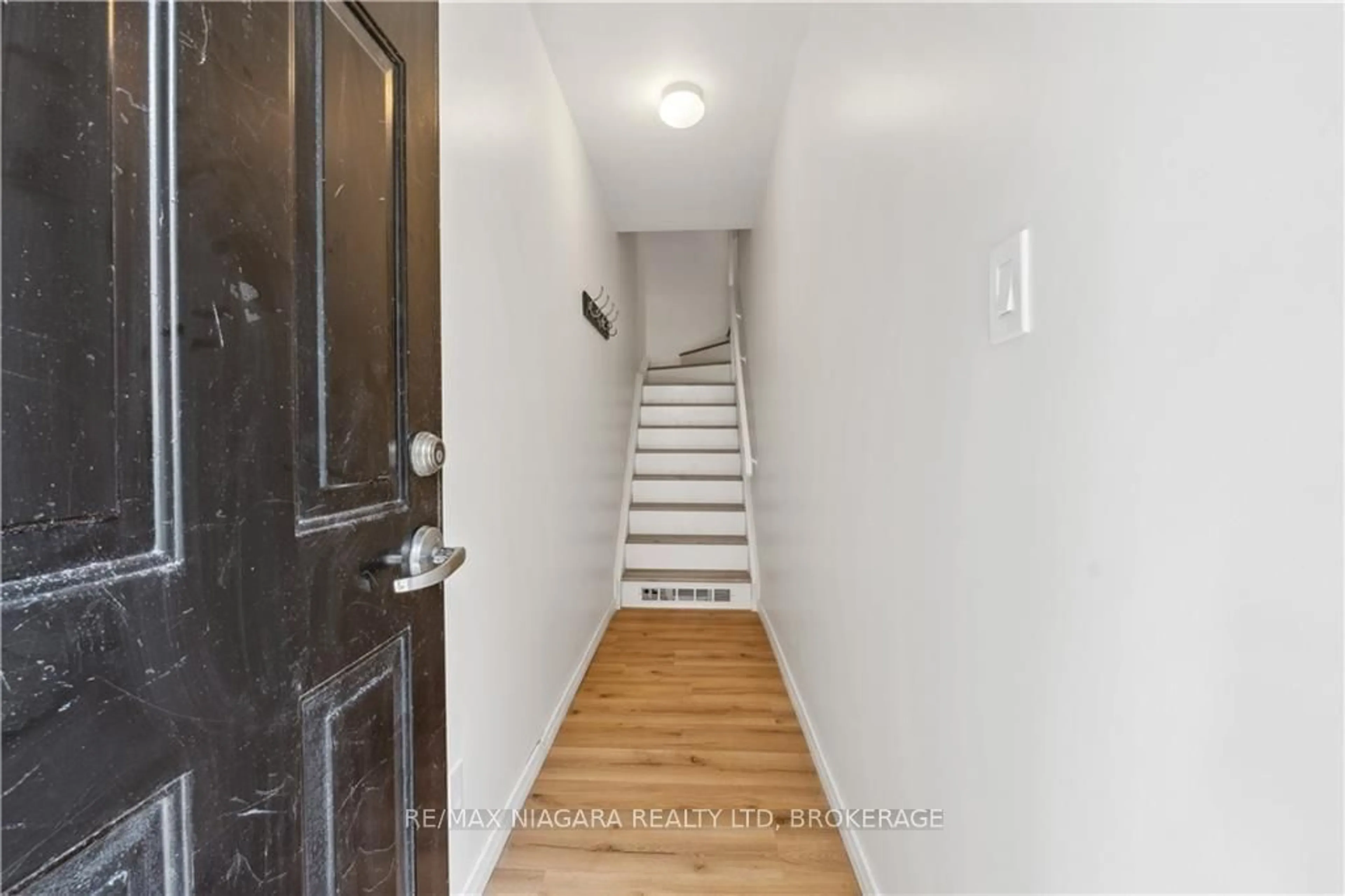 Indoor entryway for 26 Western Battery Rd #213, Toronto Ontario M6K 3N9