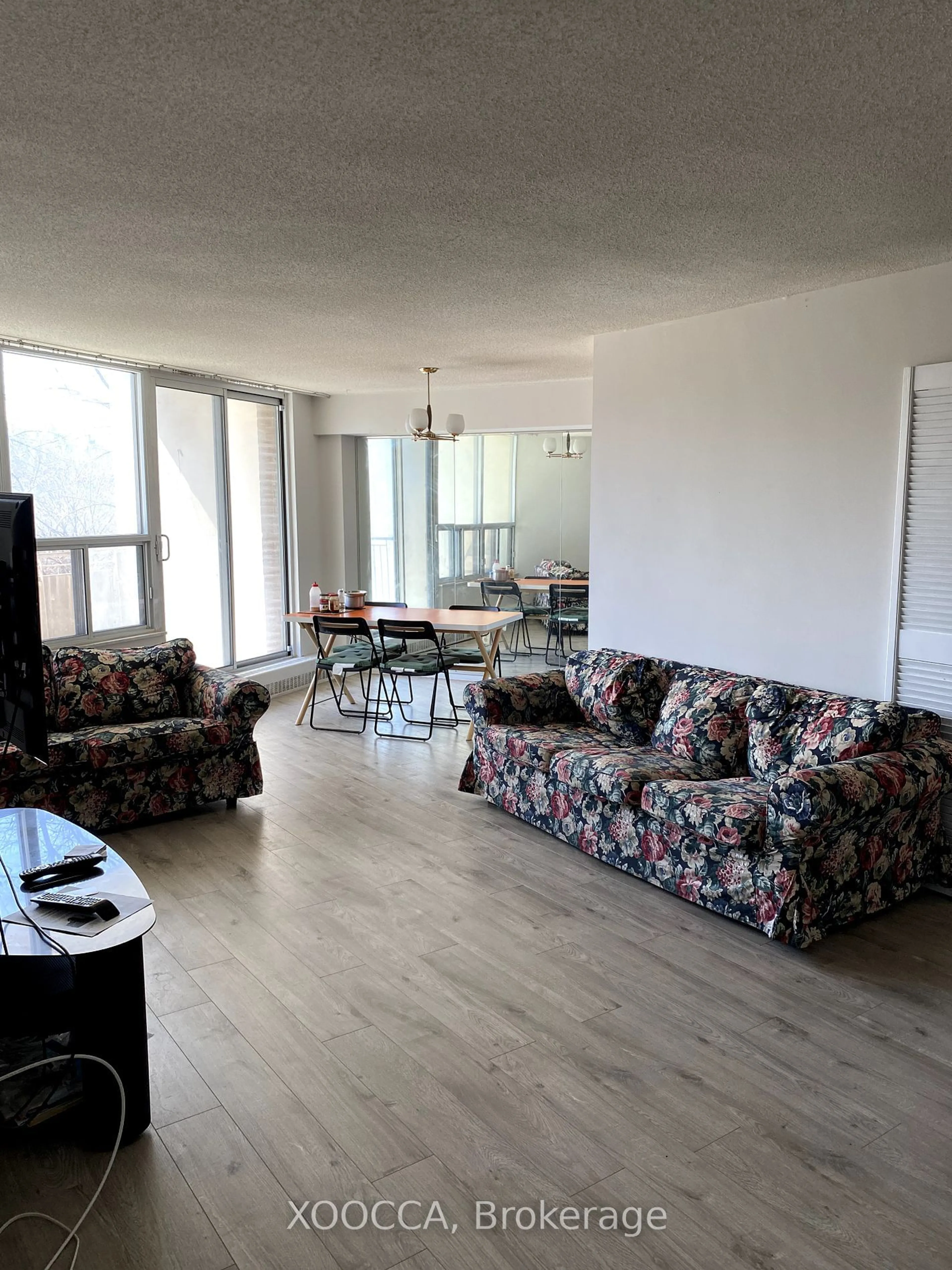 Living room for 60 Pavane Linkway Blvd #R2-2, Toronto Ontario M3C 1A1