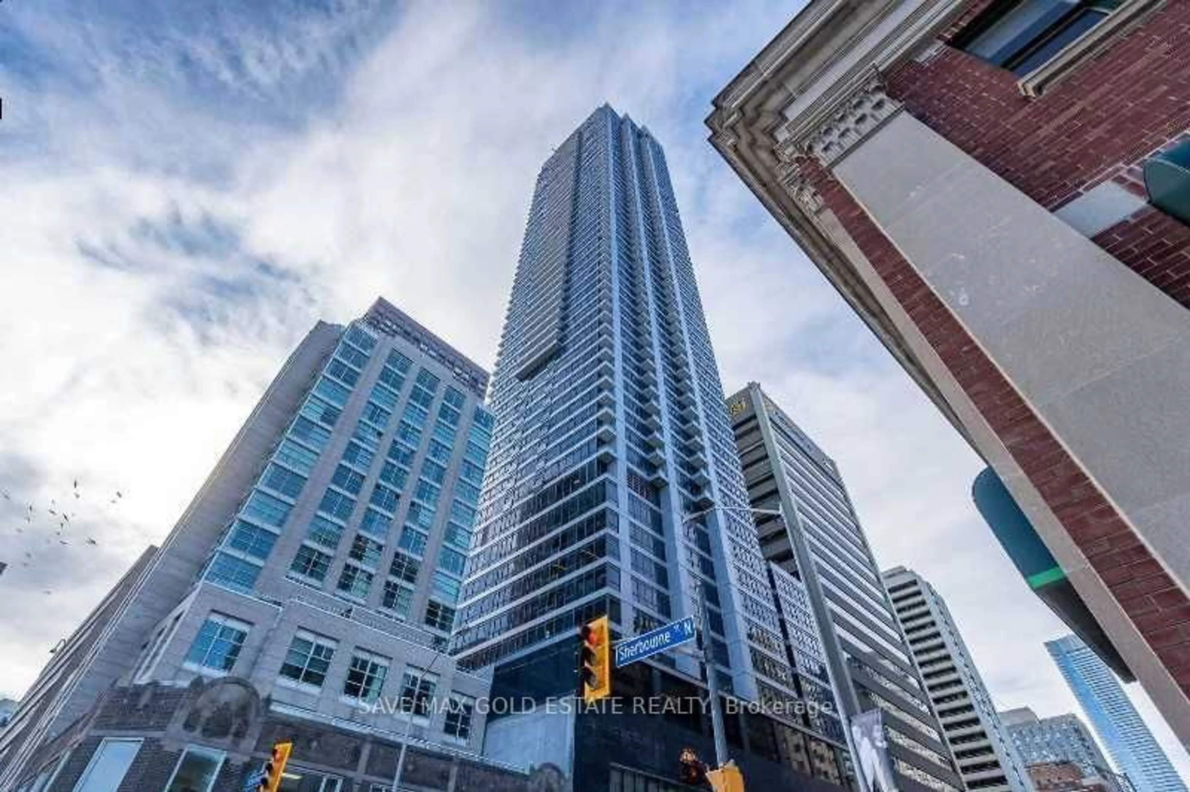 A pic from exterior of the house or condo for 395 Bloor St #5210, Toronto Ontario M4W 1H7