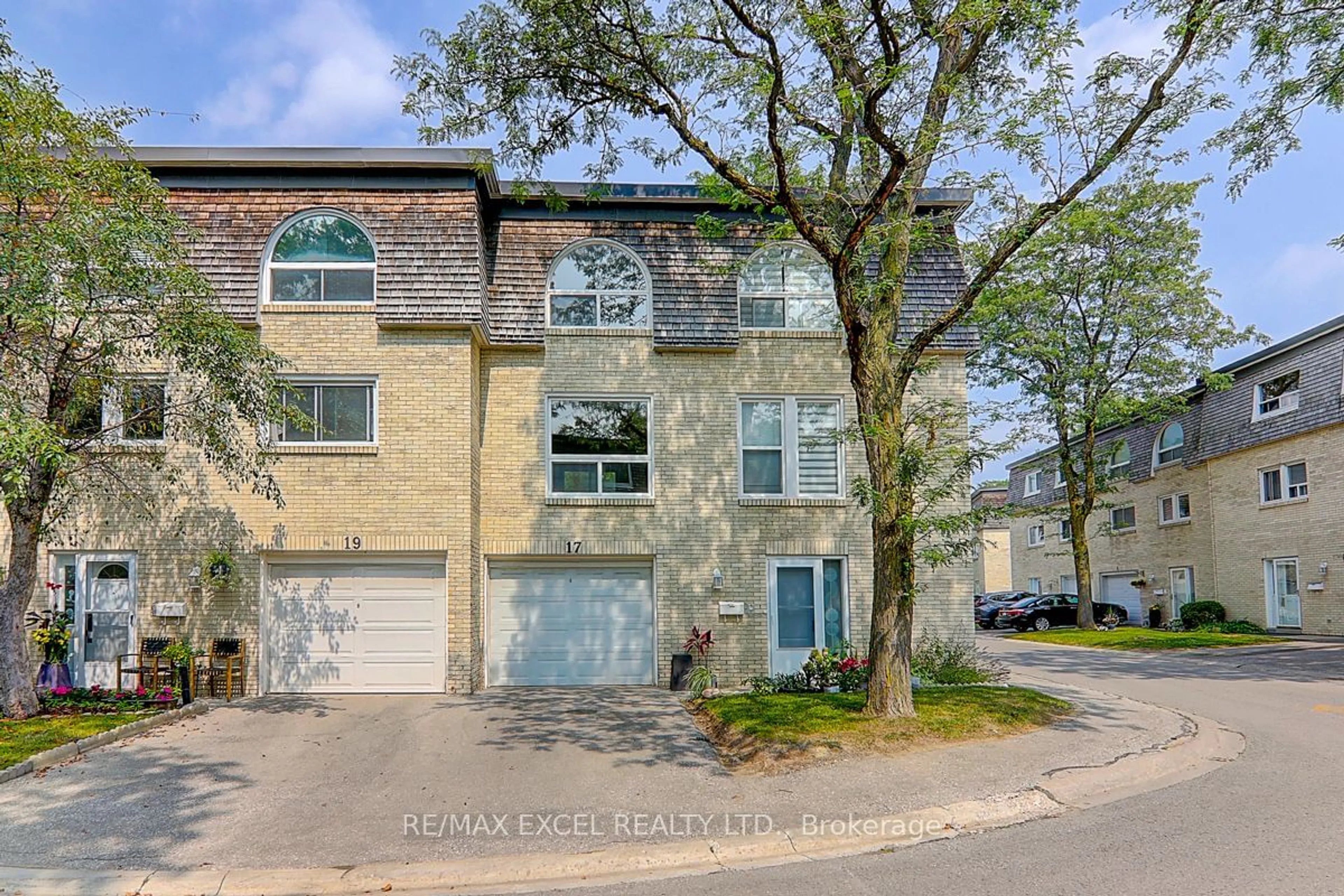 A pic from exterior of the house or condo for 17 Courville Coach Way, Toronto Ontario M2J 3V5