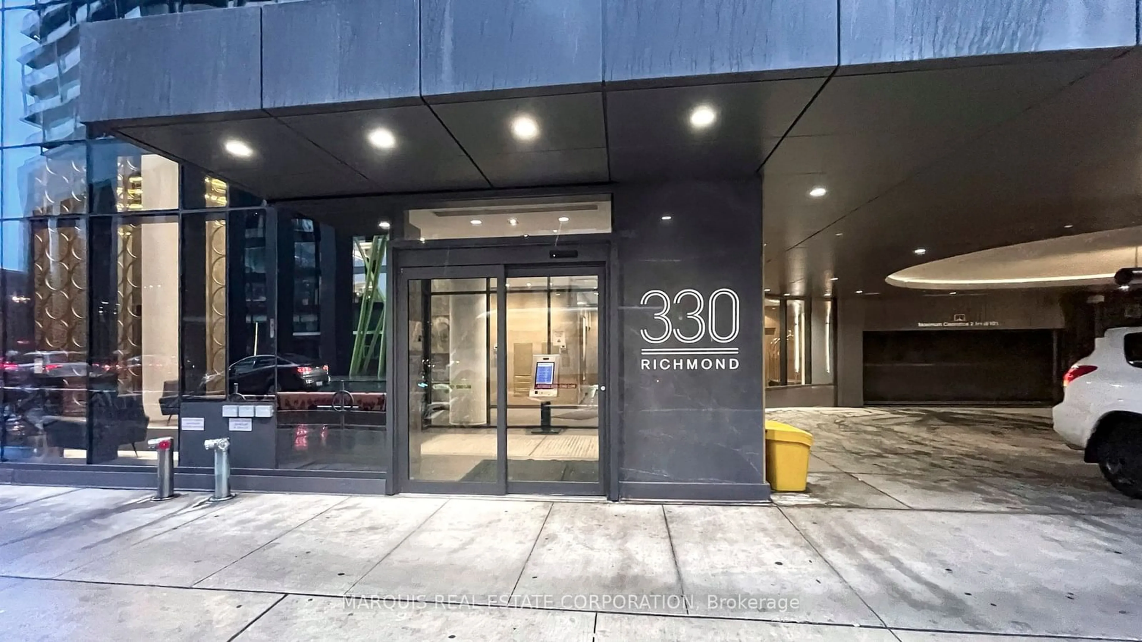 Indoor foyer for 330 Richmond St #505B, Toronto Ontario M5V 0M4