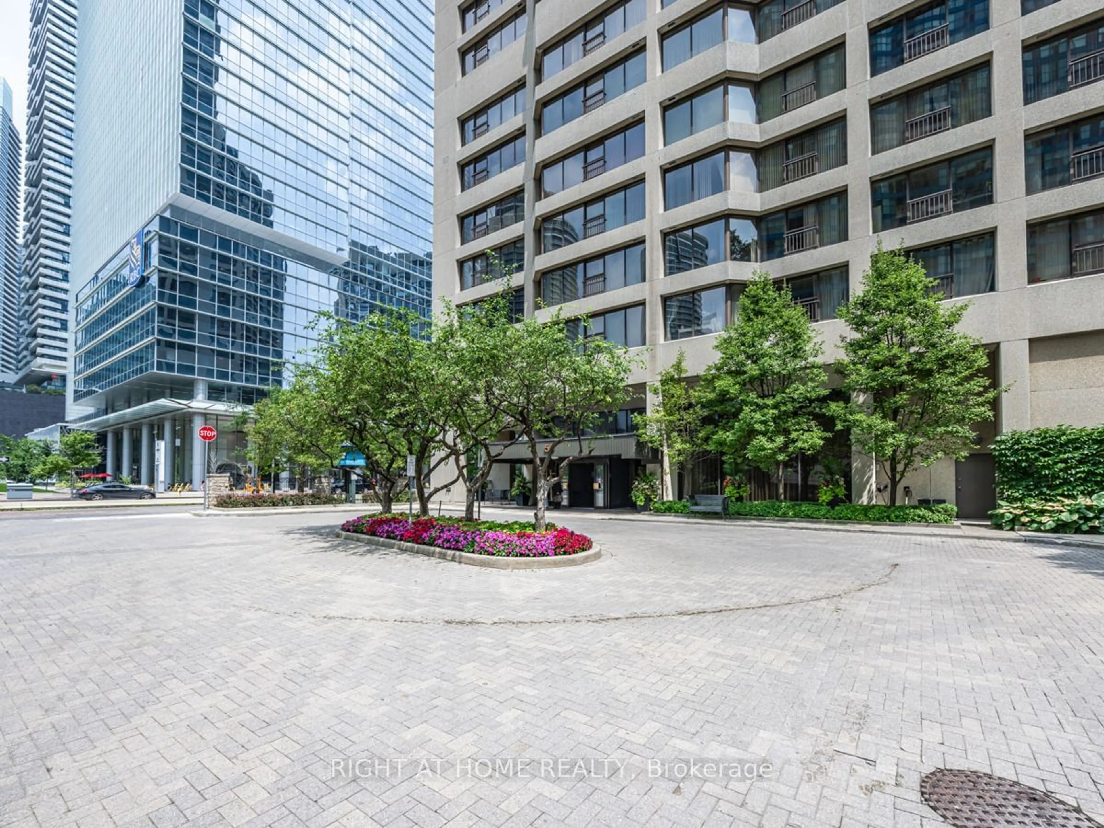 A pic from exterior of the house or condo for 55 Harbour Sq #2113, Toronto Ontario M5J 2L1