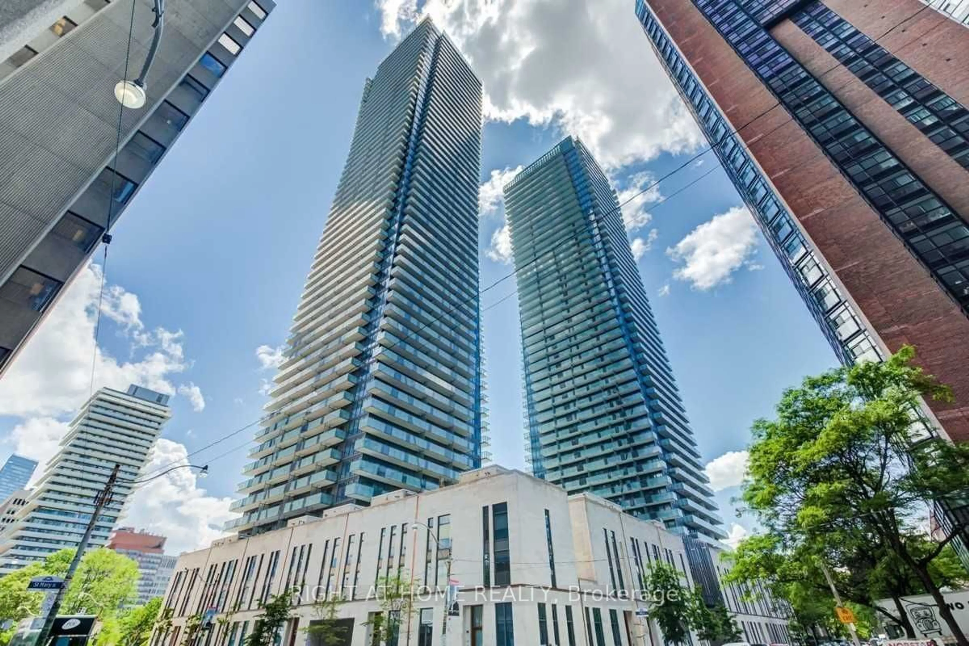 A pic from exterior of the house or condo for 1080 Bay St #LPH1, Toronto Ontario M5S 0A5