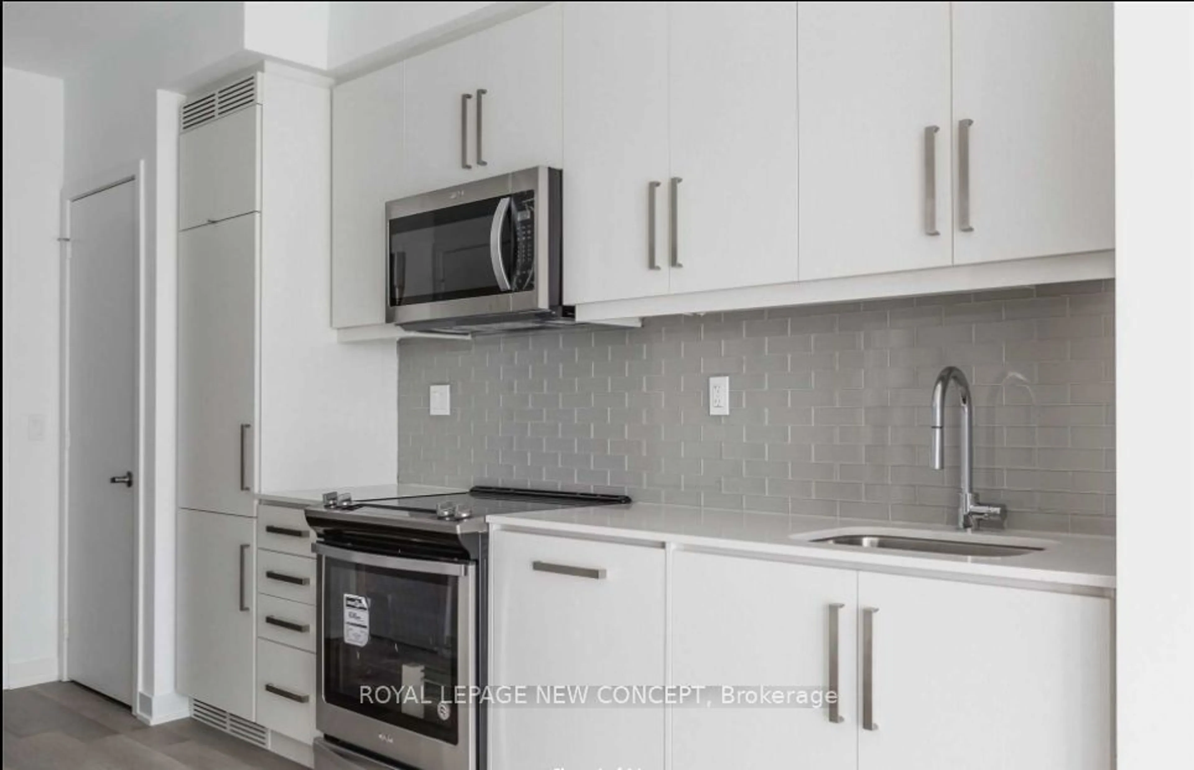 Standard kitchen for 5180 Yonge St #404, Toronto Ontario M2N 0K5