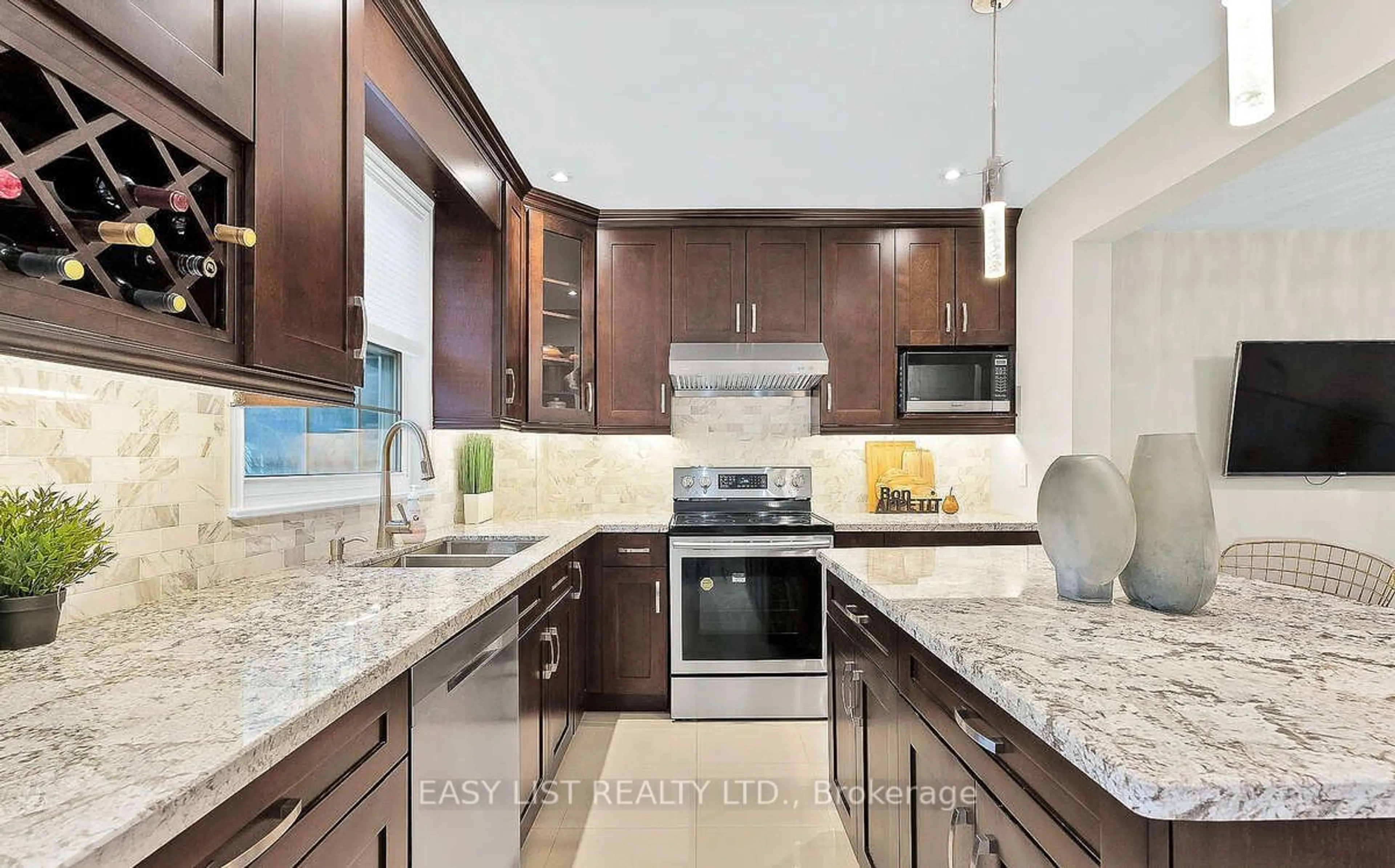 Contemporary kitchen, wood floors, mountain for 11 Stonedale Plwy, Toronto Ontario M3B 1W2