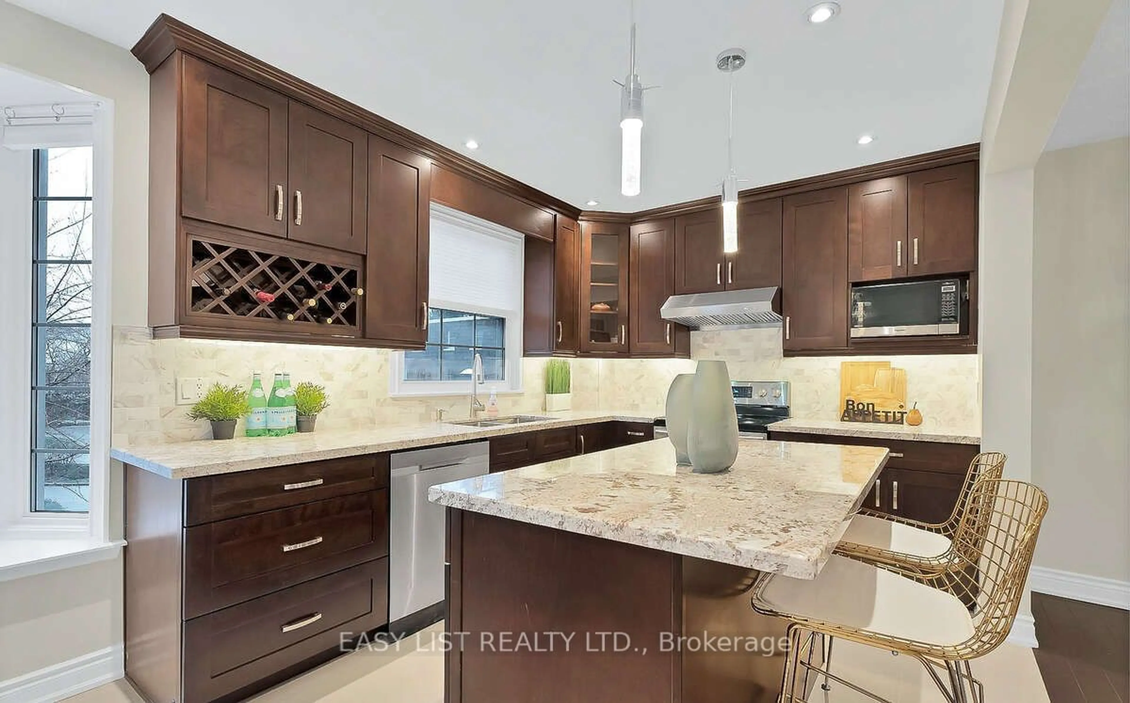 Contemporary kitchen, wood floors, mountain for 11 Stonedale Plwy, Toronto Ontario M3B 1W2