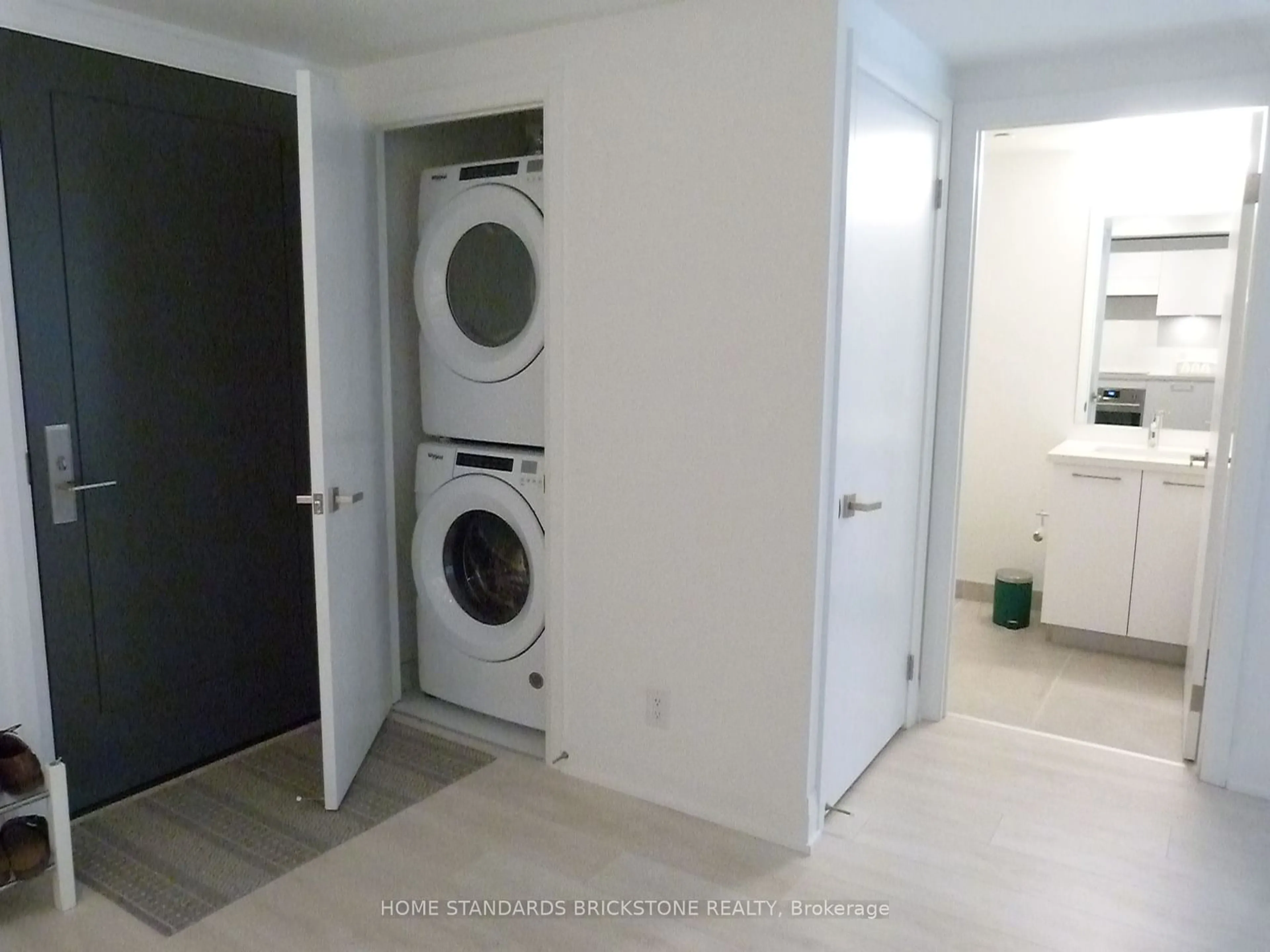 Laundry room for 33 Frederick Todd Way #531, Toronto Ontario M4G 0C9