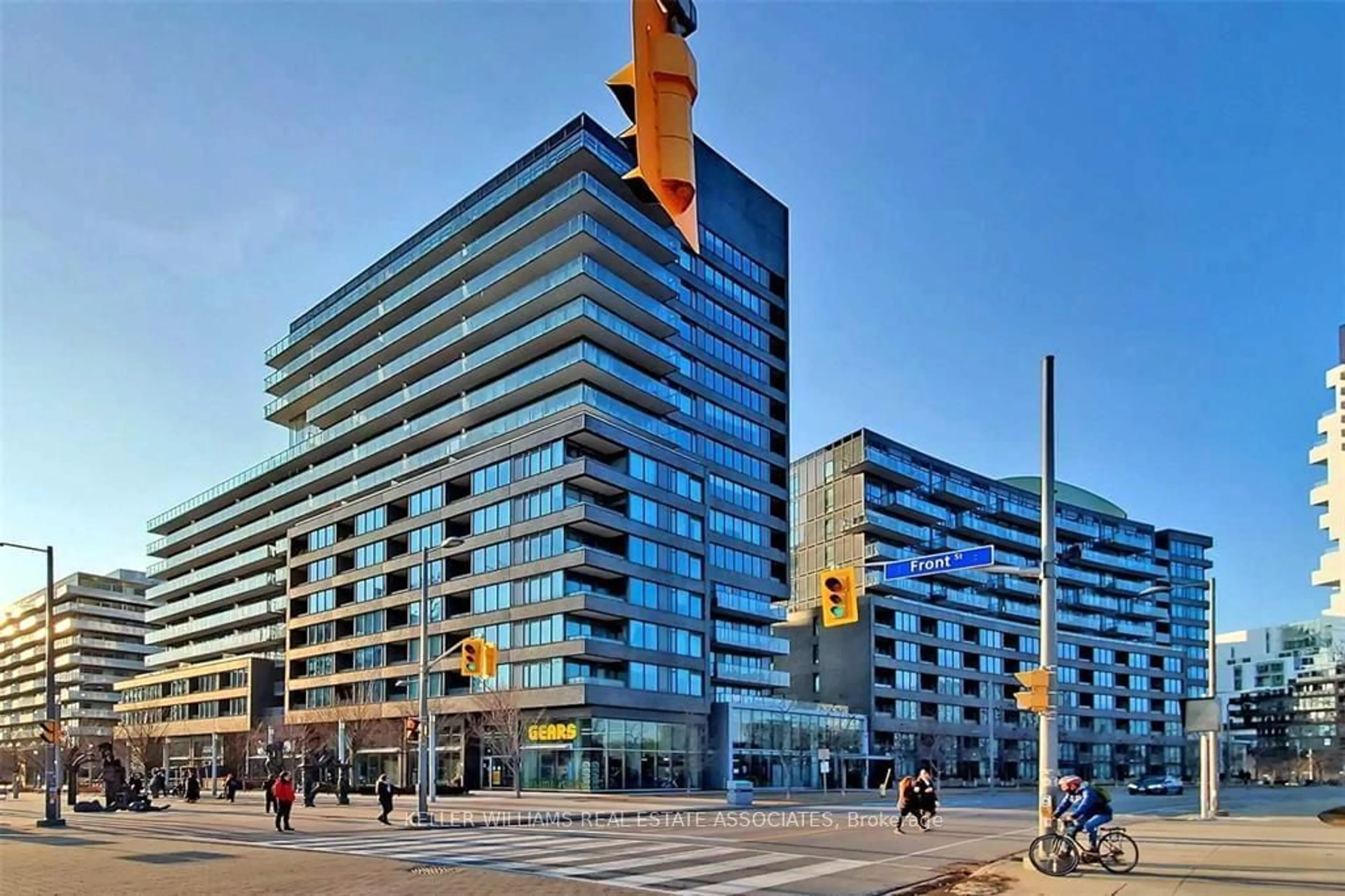 A pic from exterior of the house or condo for 120 Bayview Ave #N921, Toronto Ontario M5A 0G4