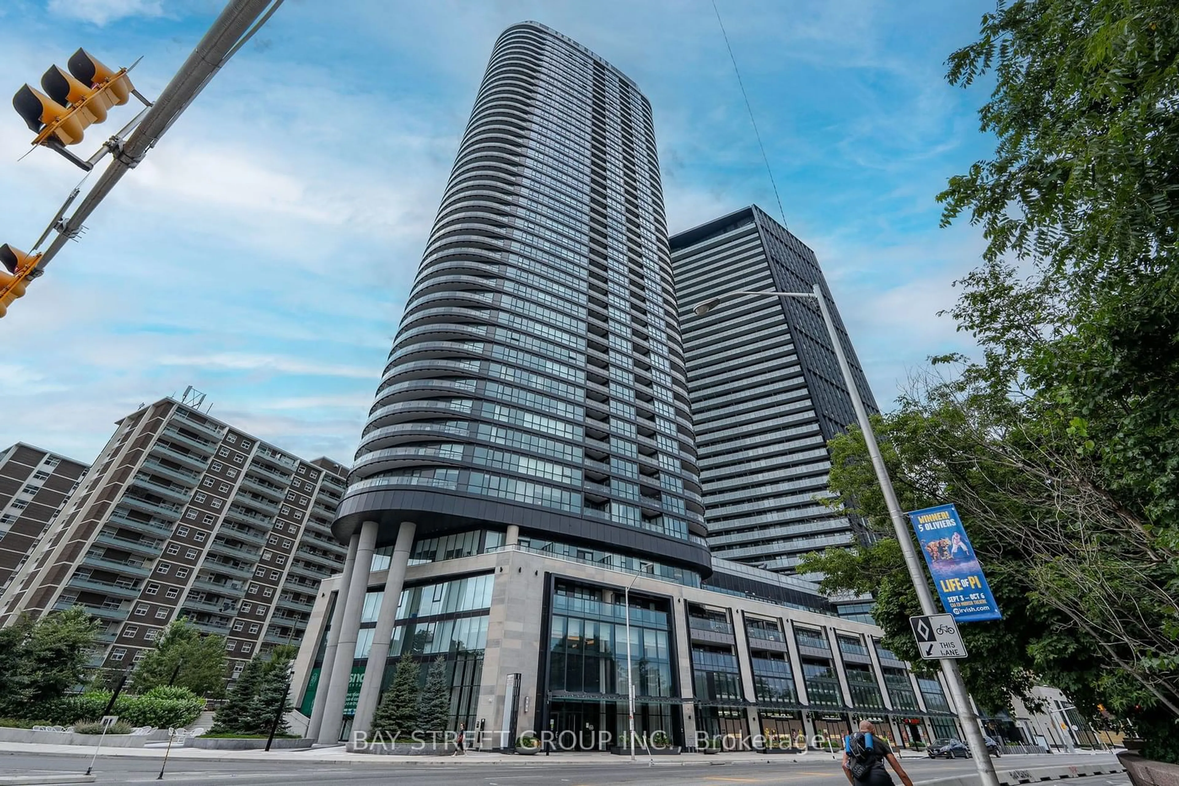 A pic from exterior of the house or condo for 585 Bloor St #2922, Toronto Ontario M4W 0B3