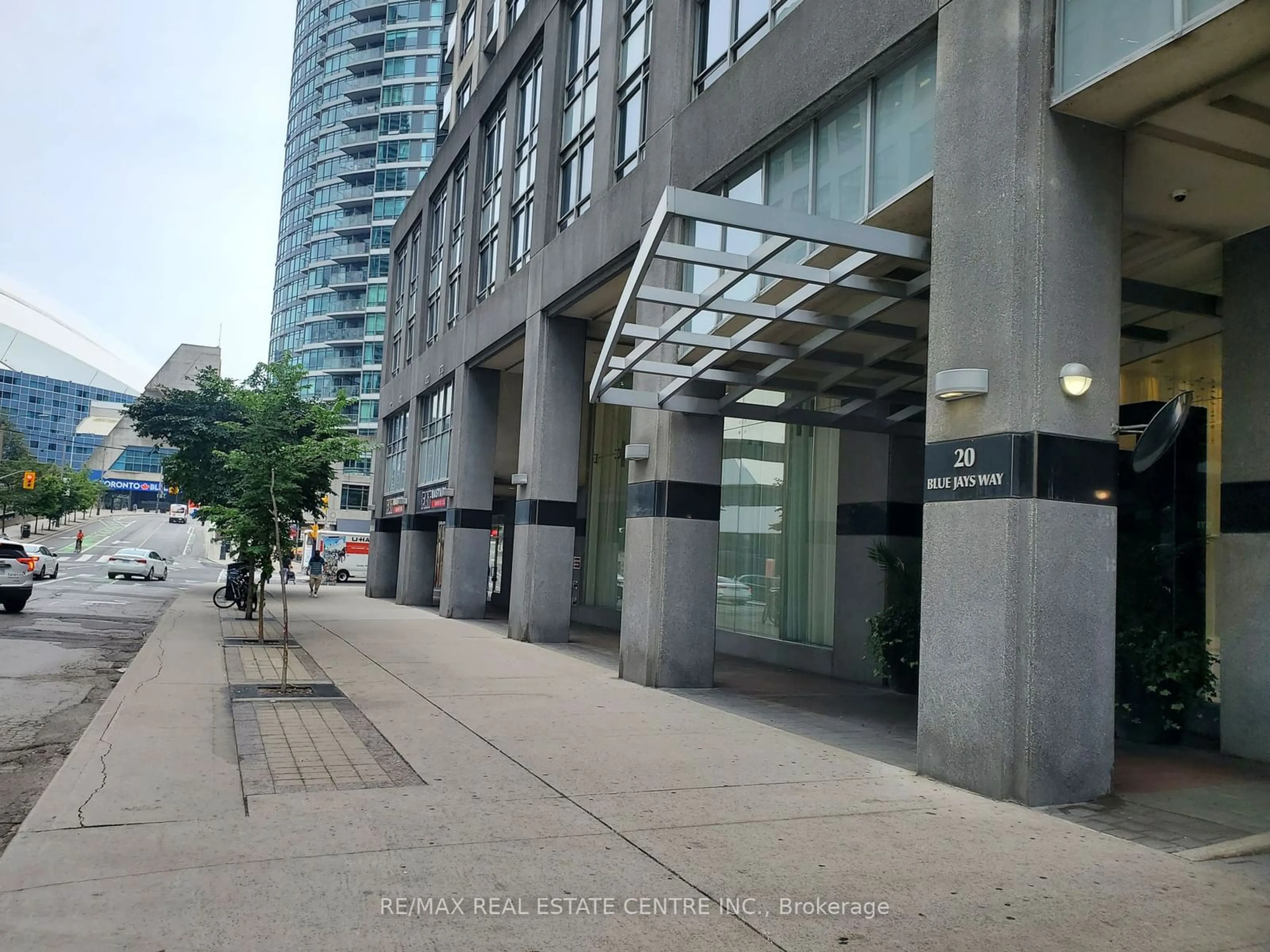 A pic from exterior of the house or condo for 20 Blue Jays Way #1019, Toronto Ontario M5V 3W6