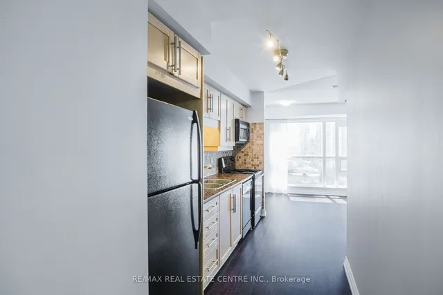 Additional image 32 of 20 Blue Jays Way Unit 1019