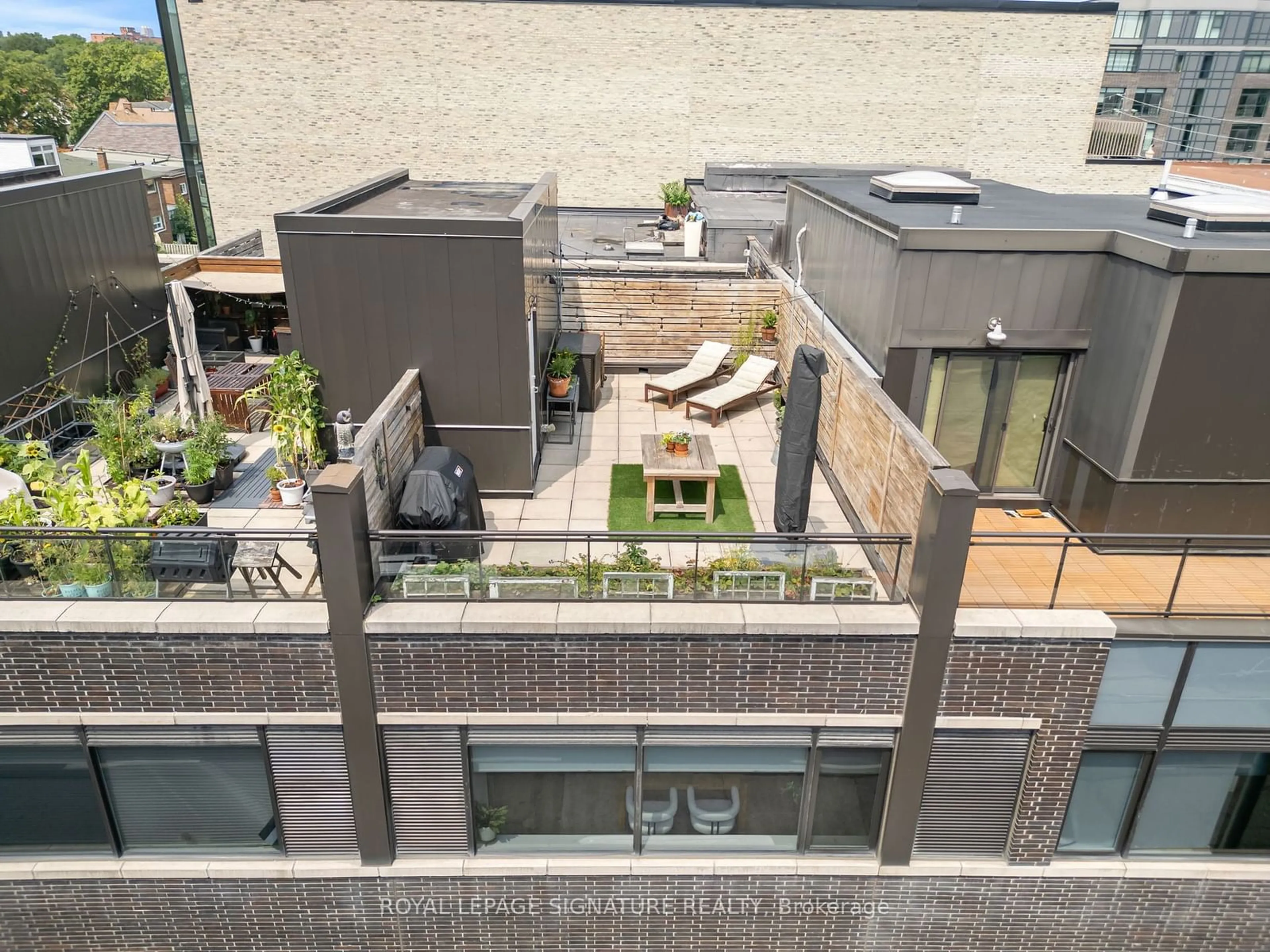 Patio for 2 Ossington Ave #203, Toronto Ontario M6J 2Y7