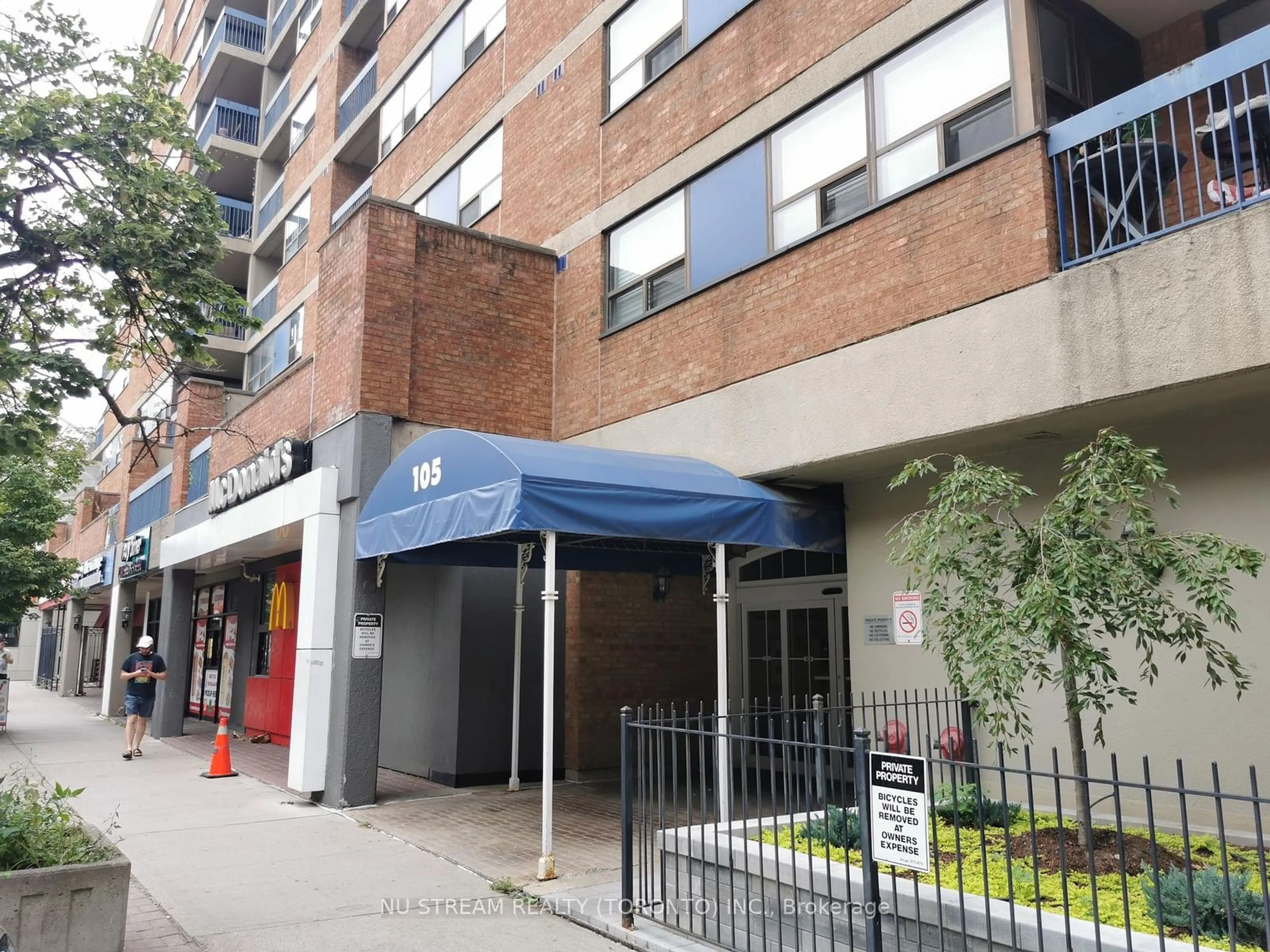 A pic from exterior of the house or condo for 105 McCaul St #602, Toronto Ontario M5T 2X4