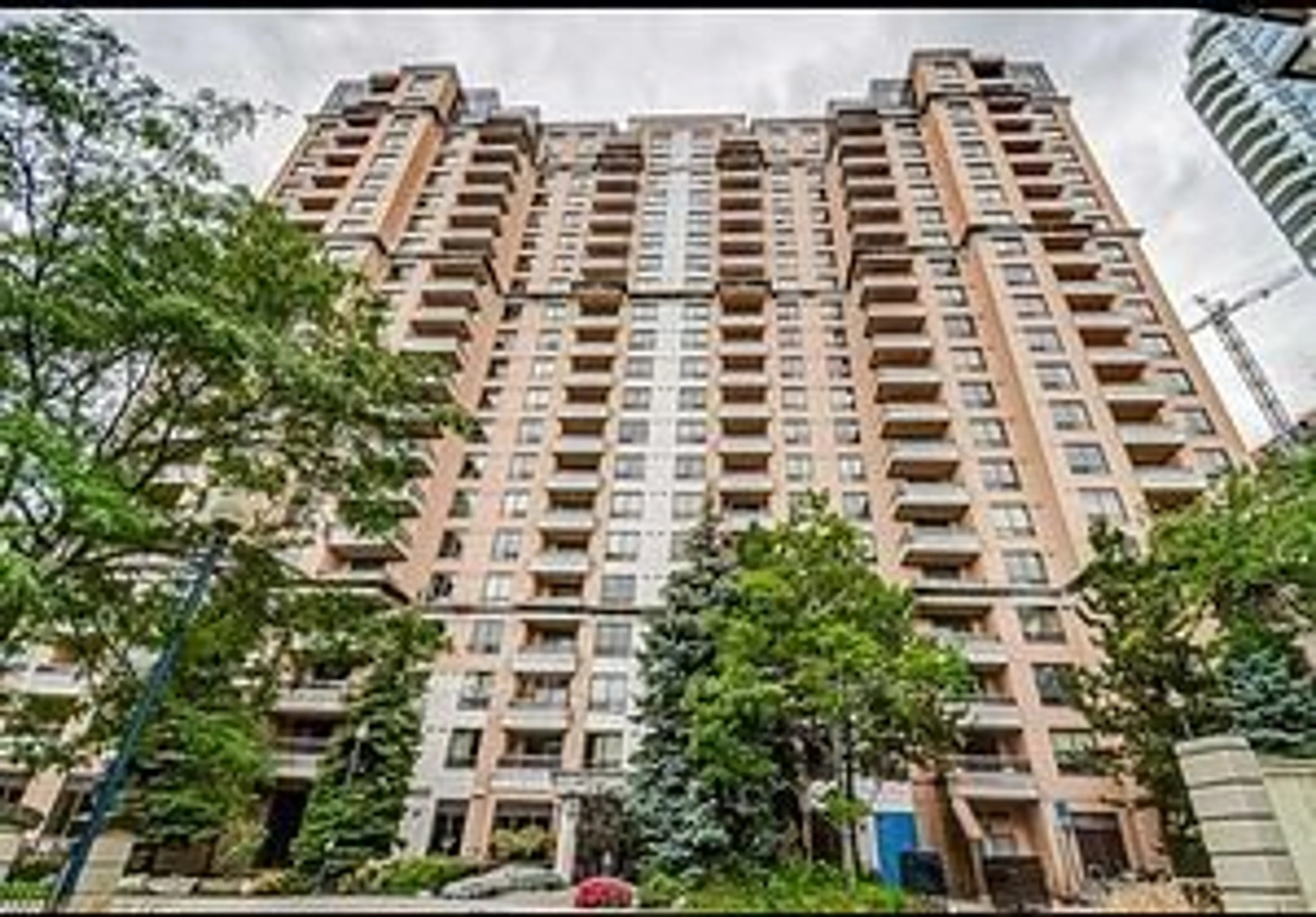 A pic from exterior of the house or condo for 18 Sommerset Way #1113, Toronto Ontario M2N 6X5