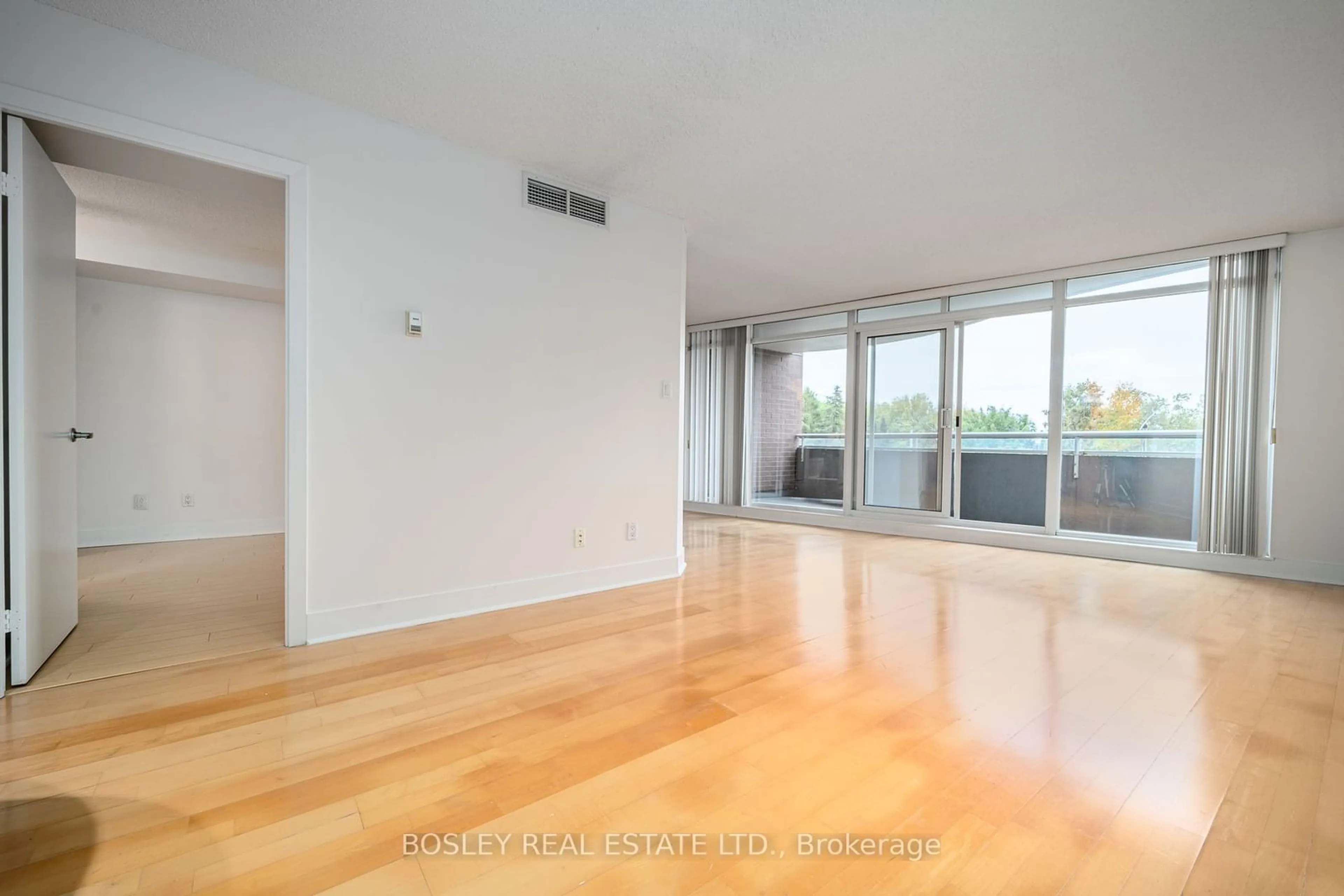 A pic of a room, wood floors for 550 Queens Quay #318, Toronto Ontario M5V 3M8