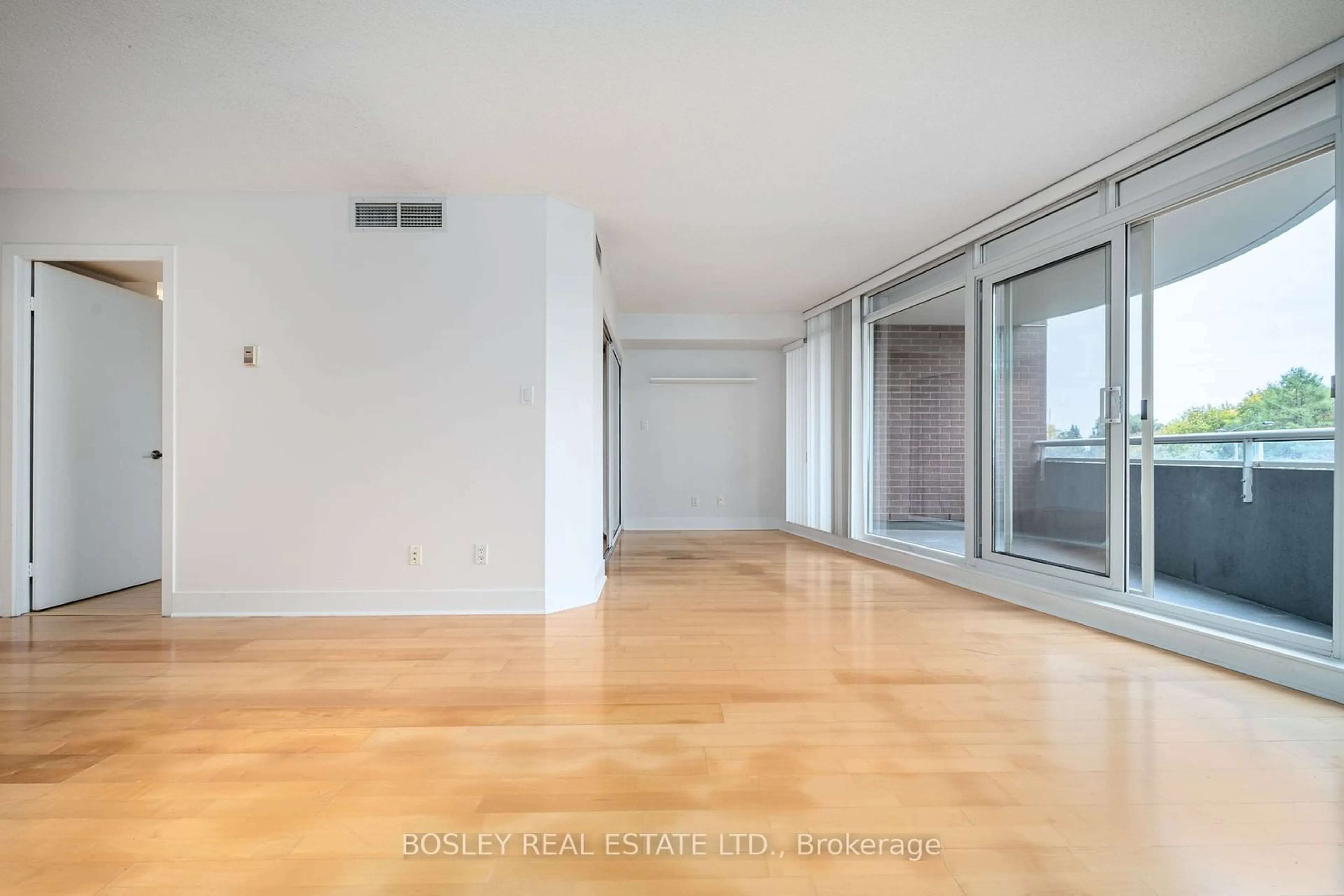 Other indoor space, not visible floor for 550 Queens Quay #318, Toronto Ontario M5V 3M8