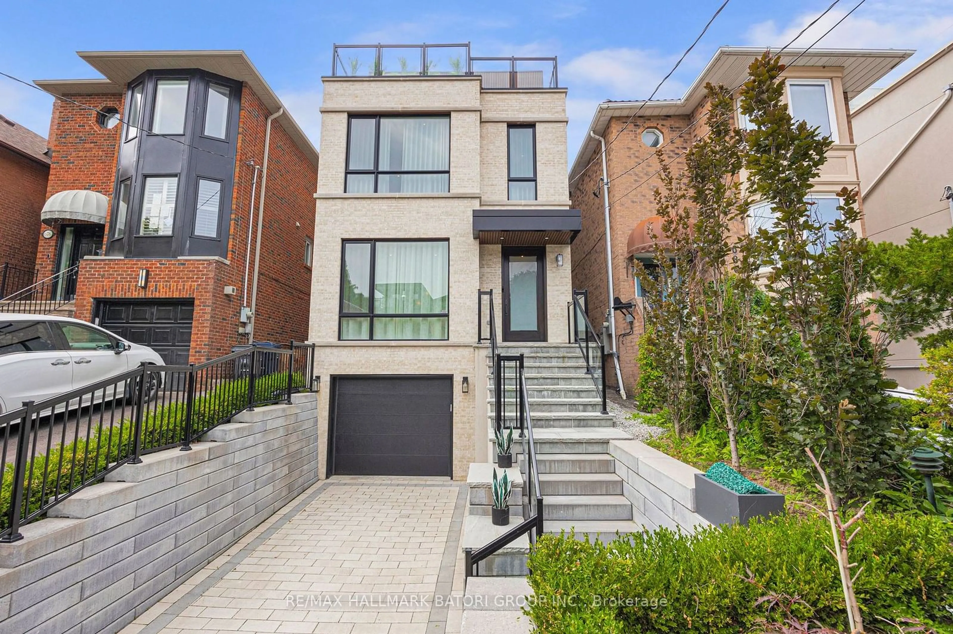 Home with brick exterior material for 678 Oriole Pkwy, Toronto Ontario M4R 2C5