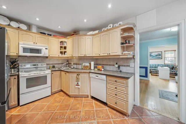 Additional property image - 1230 Avenue Rd
