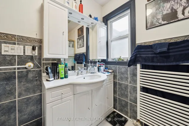 Additional property image - 1230 Avenue Rd