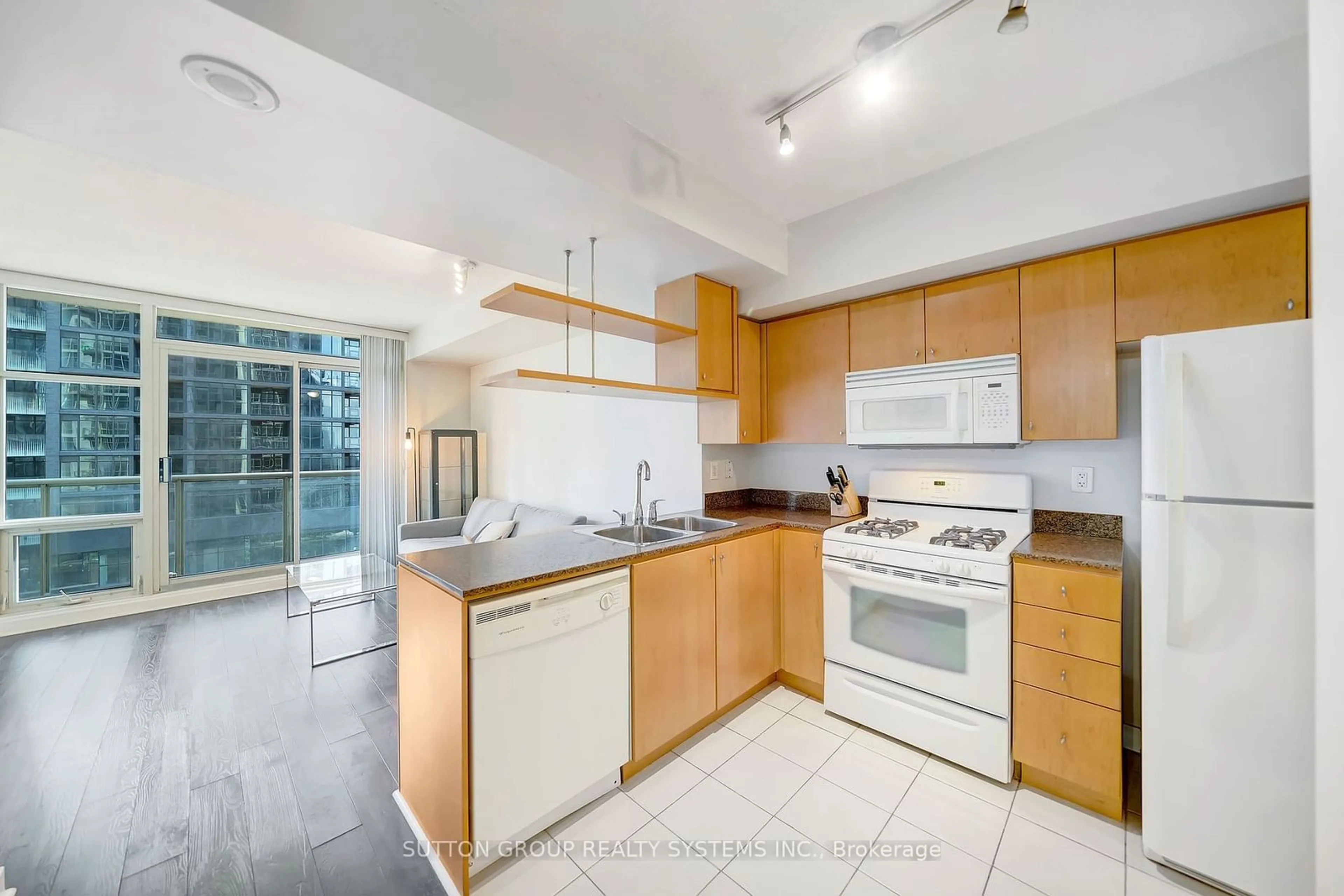 Standard kitchen for 10 Navy Wharf Crt #805, Toronto Ontario M5V 3V2