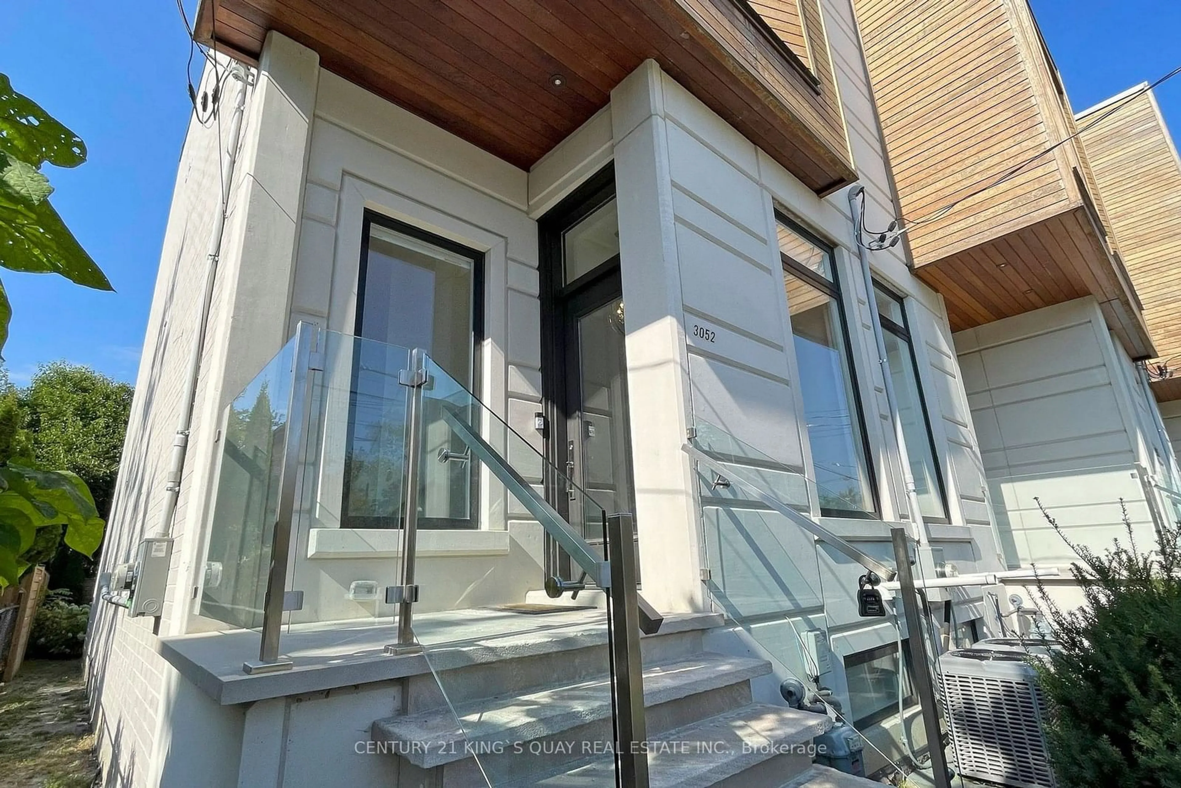 A pic from exterior of the house or condo for 3052 Bayview Ave, Toronto Ontario M2N 5L2