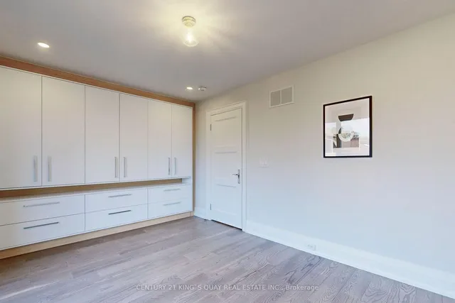 Additional property image - 3052 Bayview Ave