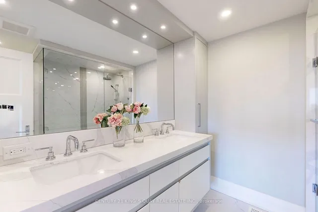 Additional property image - 3052 Bayview Ave