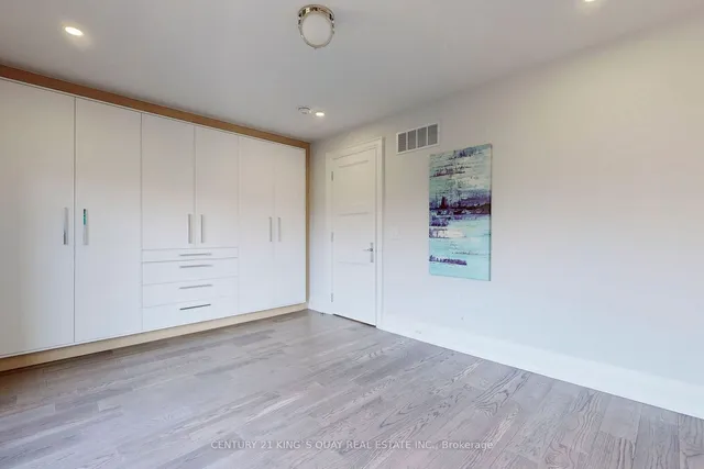 Additional property image - 3052 Bayview Ave
