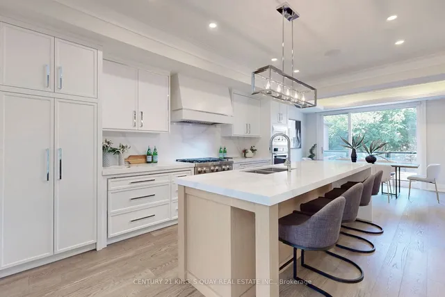 Additional property image - 3052 Bayview Ave