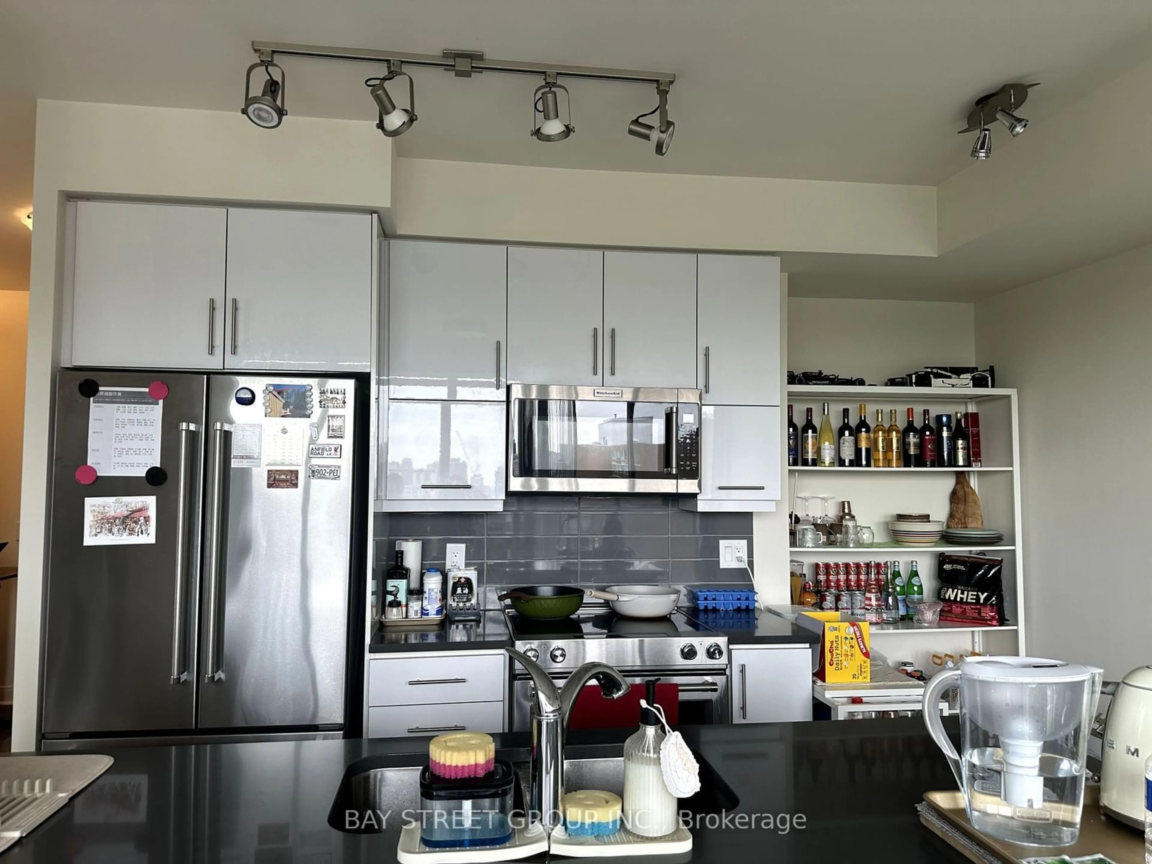 Kitchen for 825 Church St #1203, Toronto Ontario M4W 3Z4