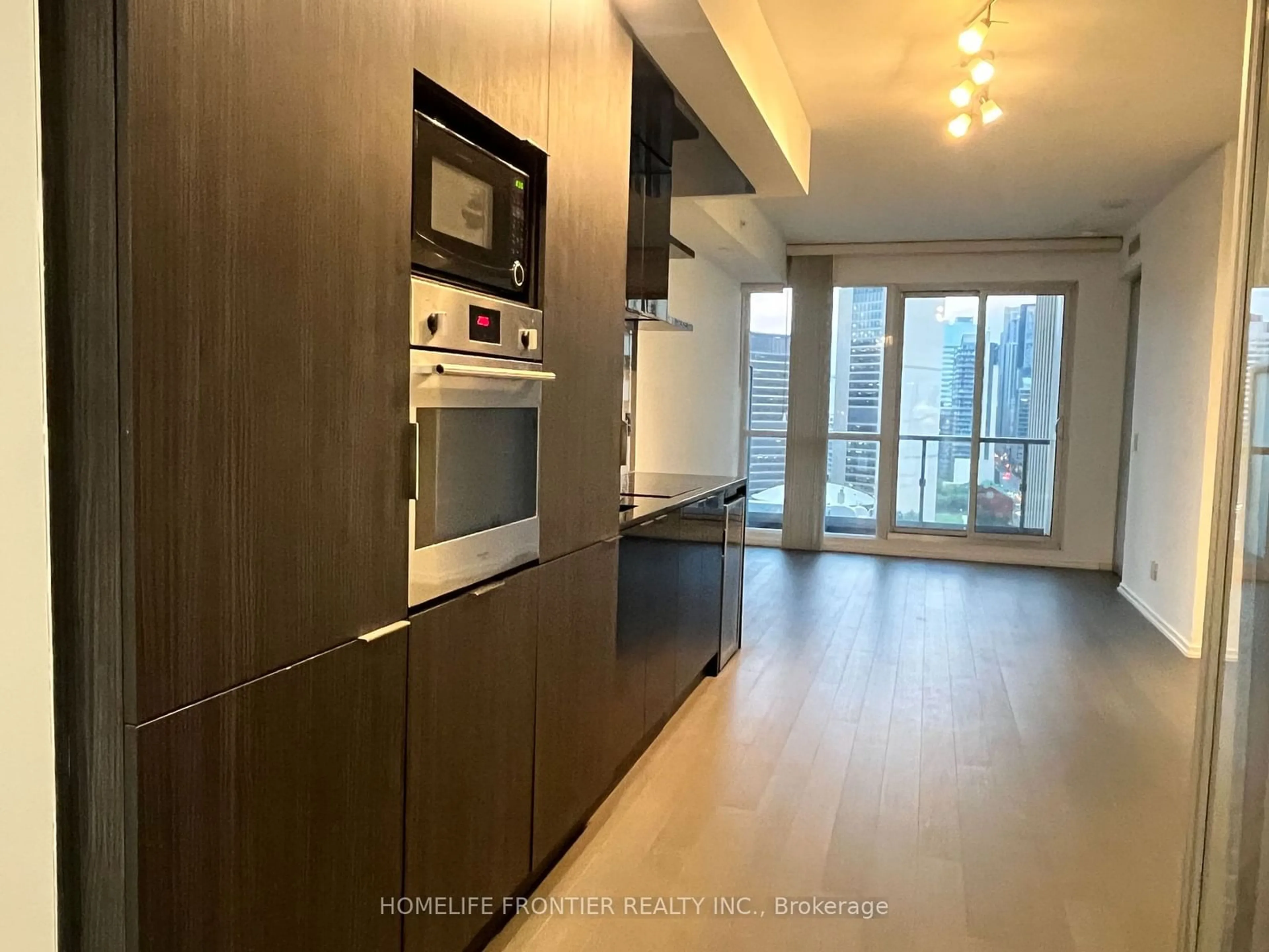 Kitchen for 70 Temperance St #1817, Toronto Ontario M5H 0B1