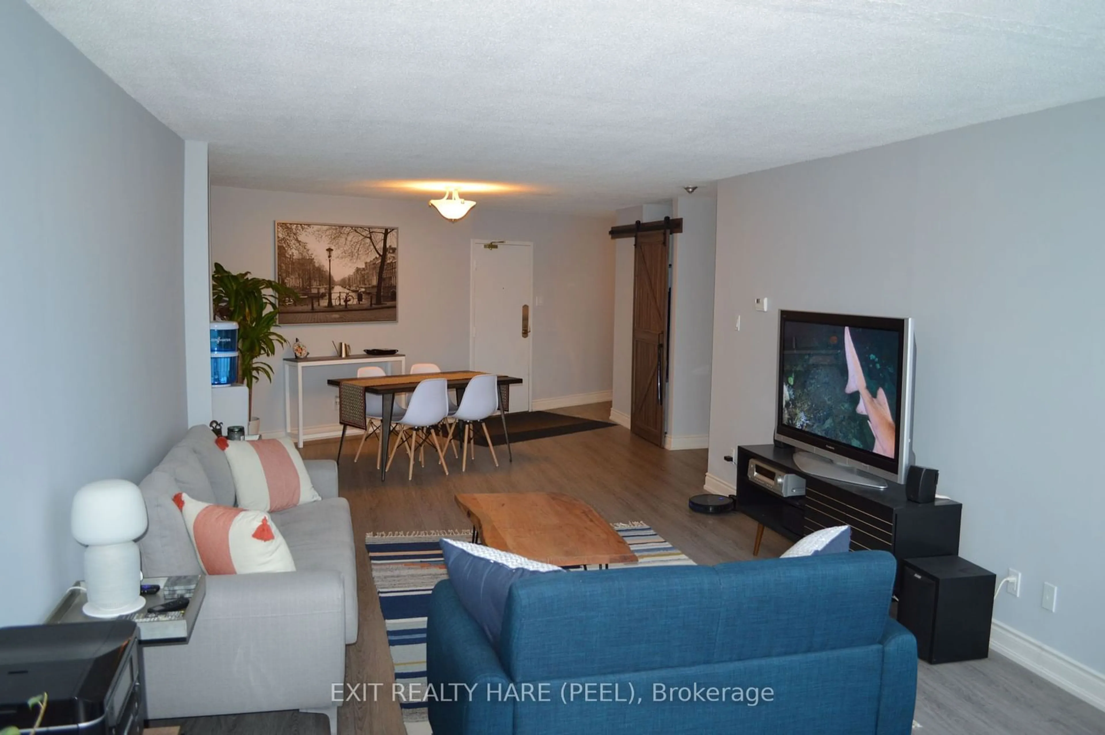 Living room for 250 Queens Quay #1108, Toronto Ontario M5J 2N2