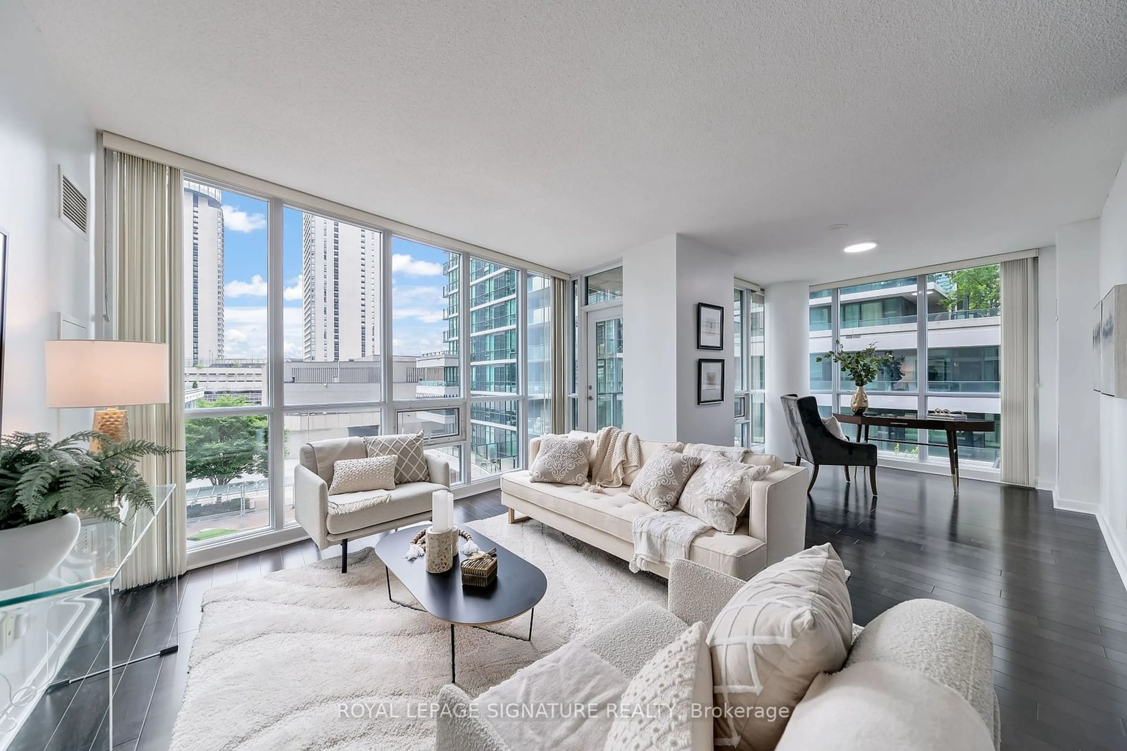 Living room for 18 Harbour St #404, Toronto Ontario M5J 2Z6