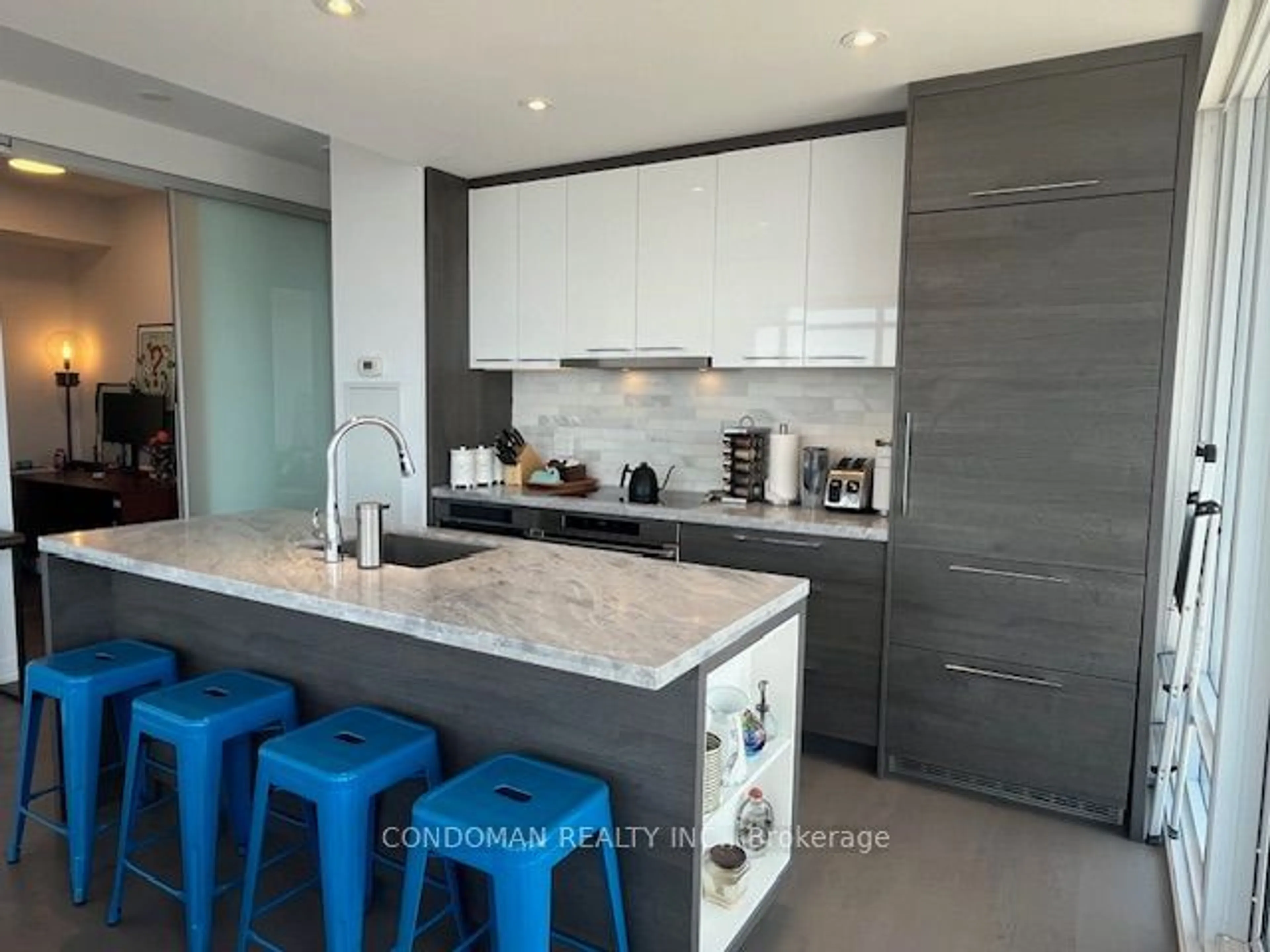 Contemporary kitchen for 488 University Ave #3110, Toronto Ontario M5G 0C1