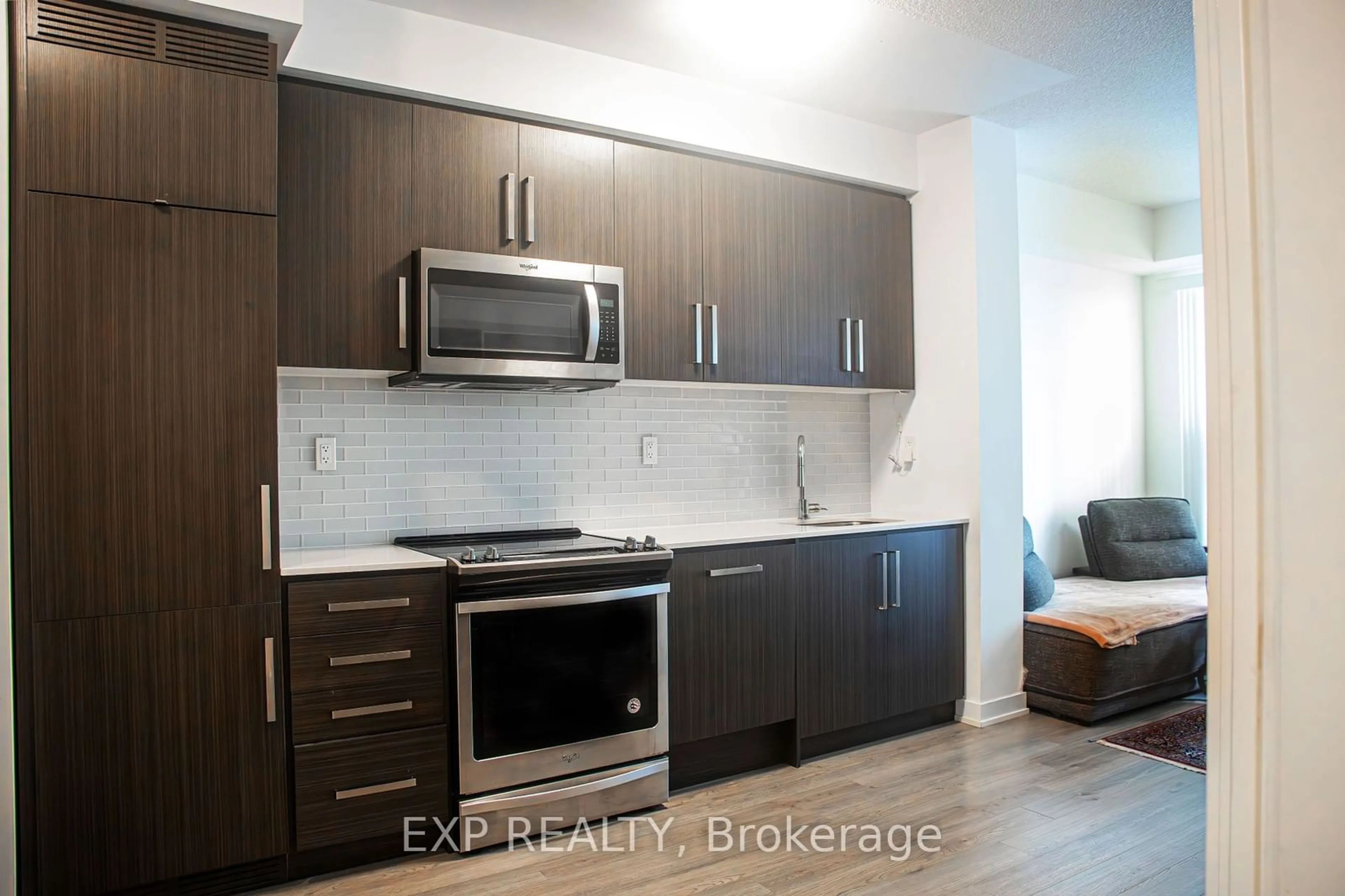 Standard kitchen for 5180 Yonge St #2010, Toronto Ontario M2N 5P6