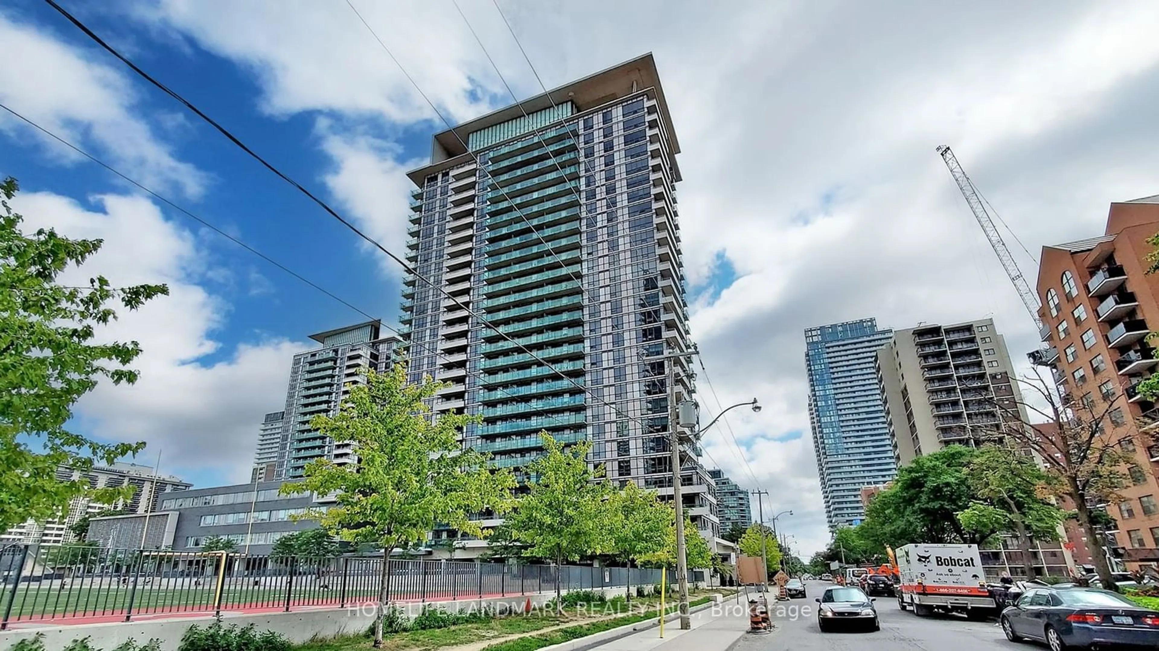 A pic from exterior of the house or condo for 70 Roehampton Ave #314, Toronto Ontario M4P 1R2