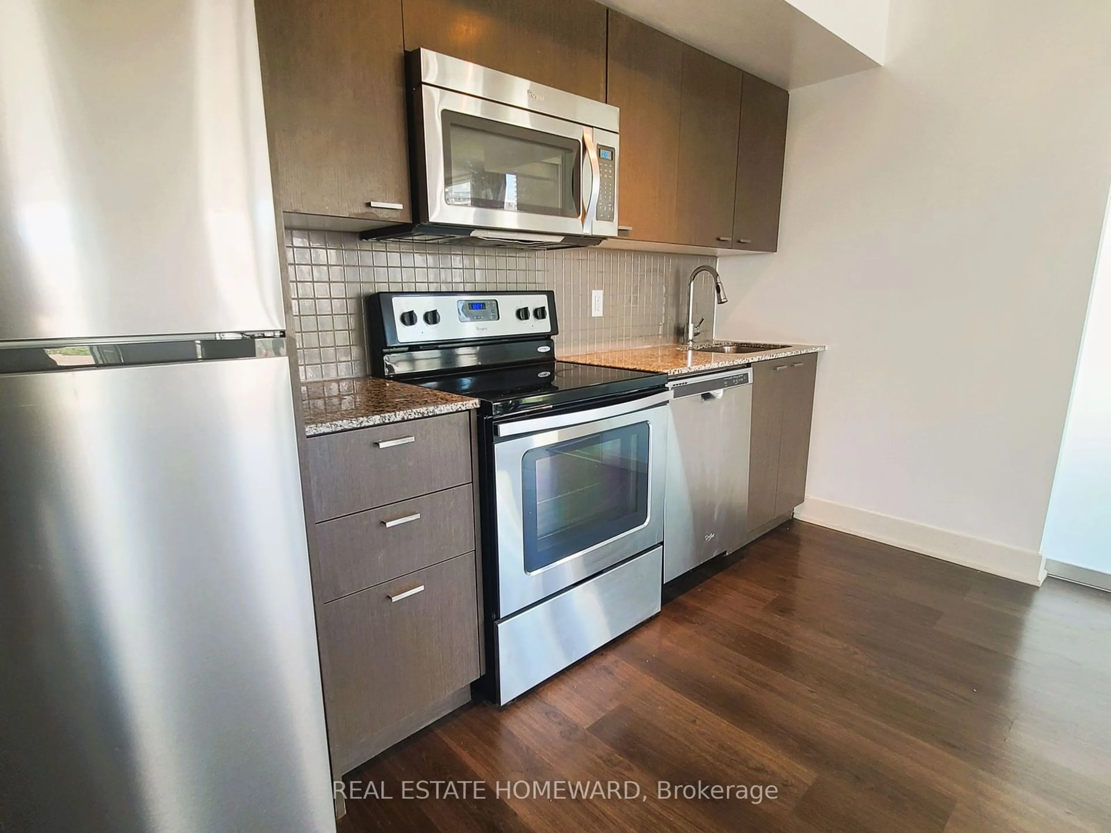 Standard kitchen for 88 Sheppard Ave #808, Toronto Ontario M2N 0G9