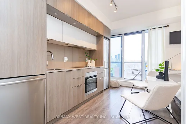 Additional property image - 55 Regent Park Blvd Unit 911
