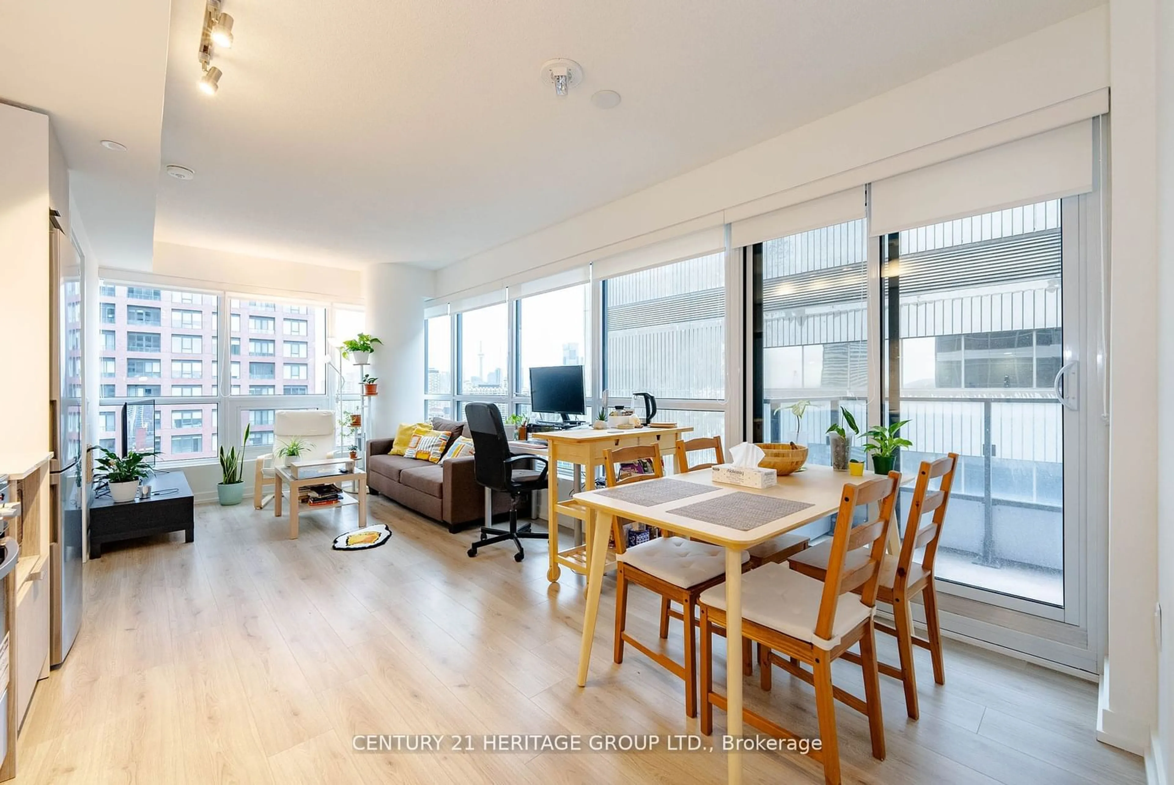 Other indoor space, wood floors for 395 Bloor St #2102, Toronto Ontario M4W 0B4