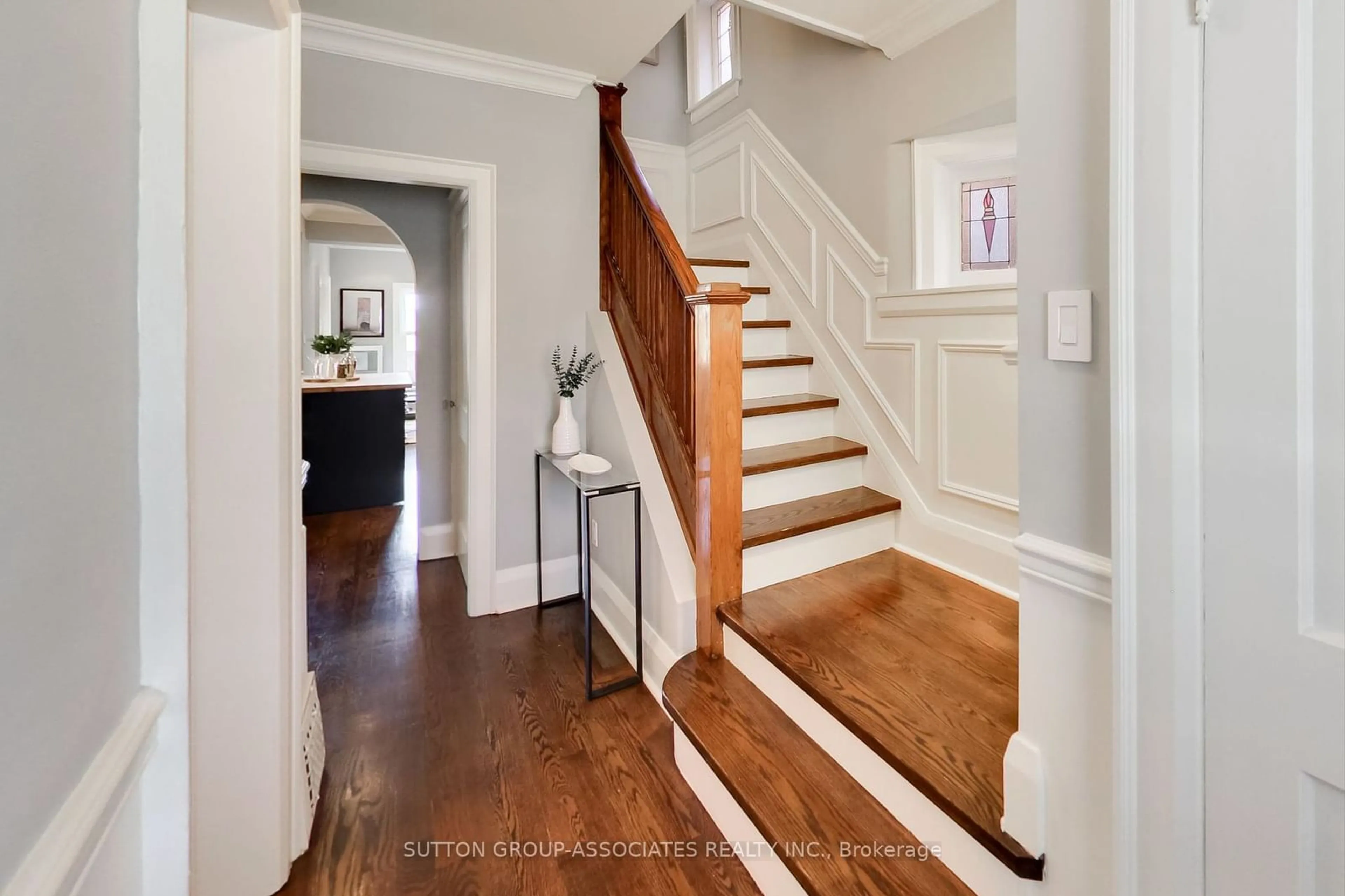 Indoor entryway for 83 Rogers Rd, Toronto Ontario M6E 1P2