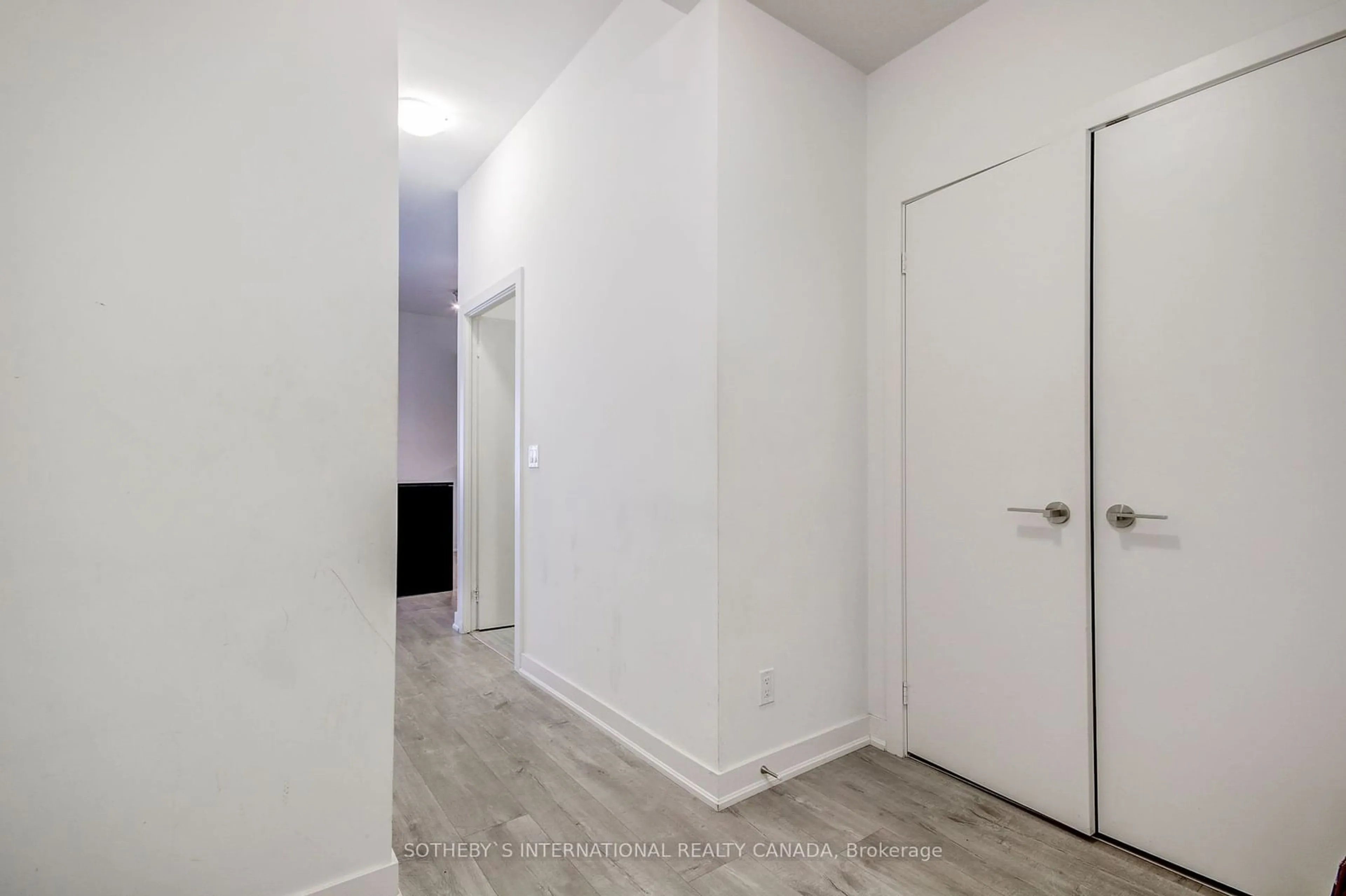 Indoor entryway for 30 Nelson St #228, Toronto Ontario M5V 0H5