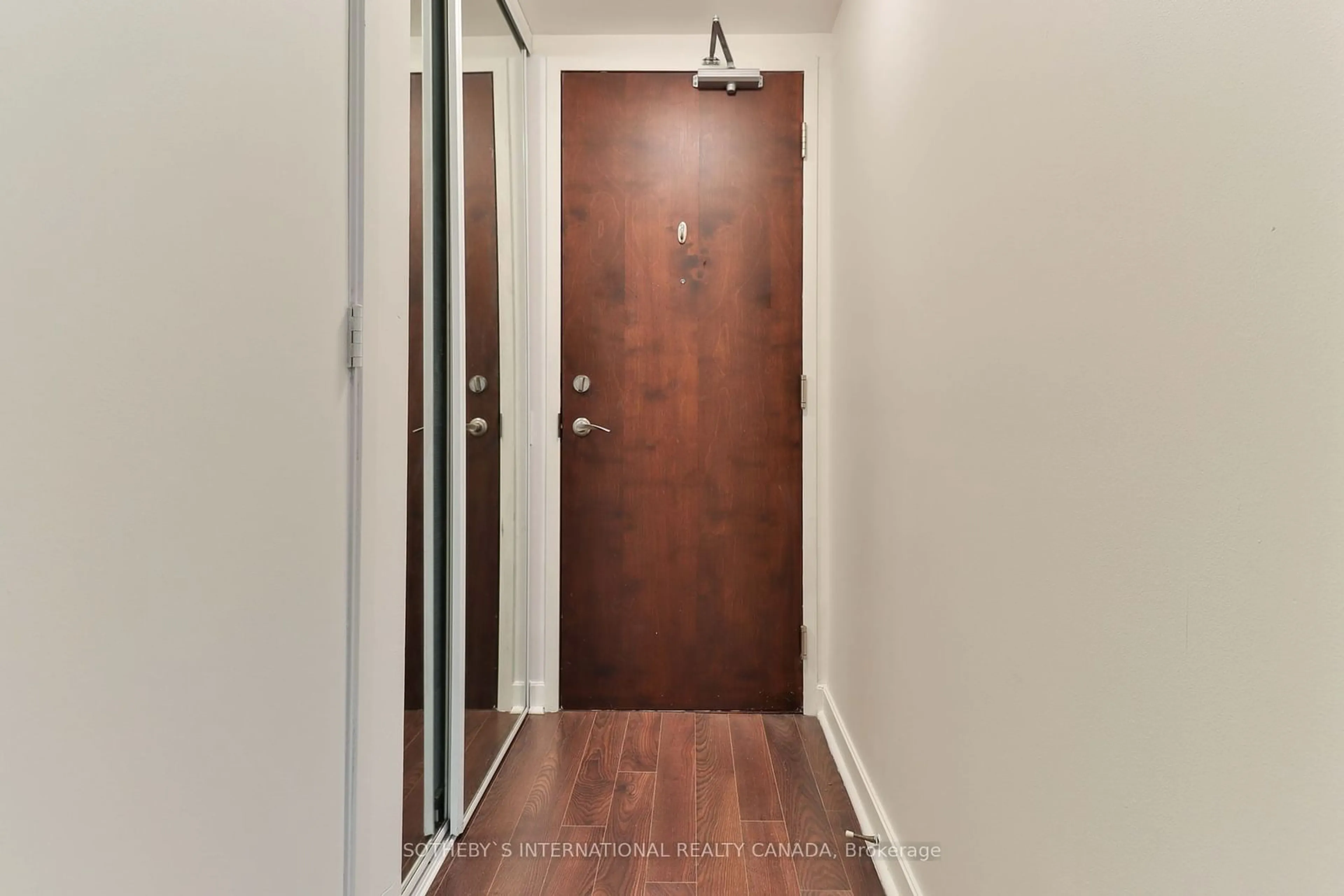 Indoor entryway for 85 Bloor St #208, Toronto Ontario M4W 3Y1