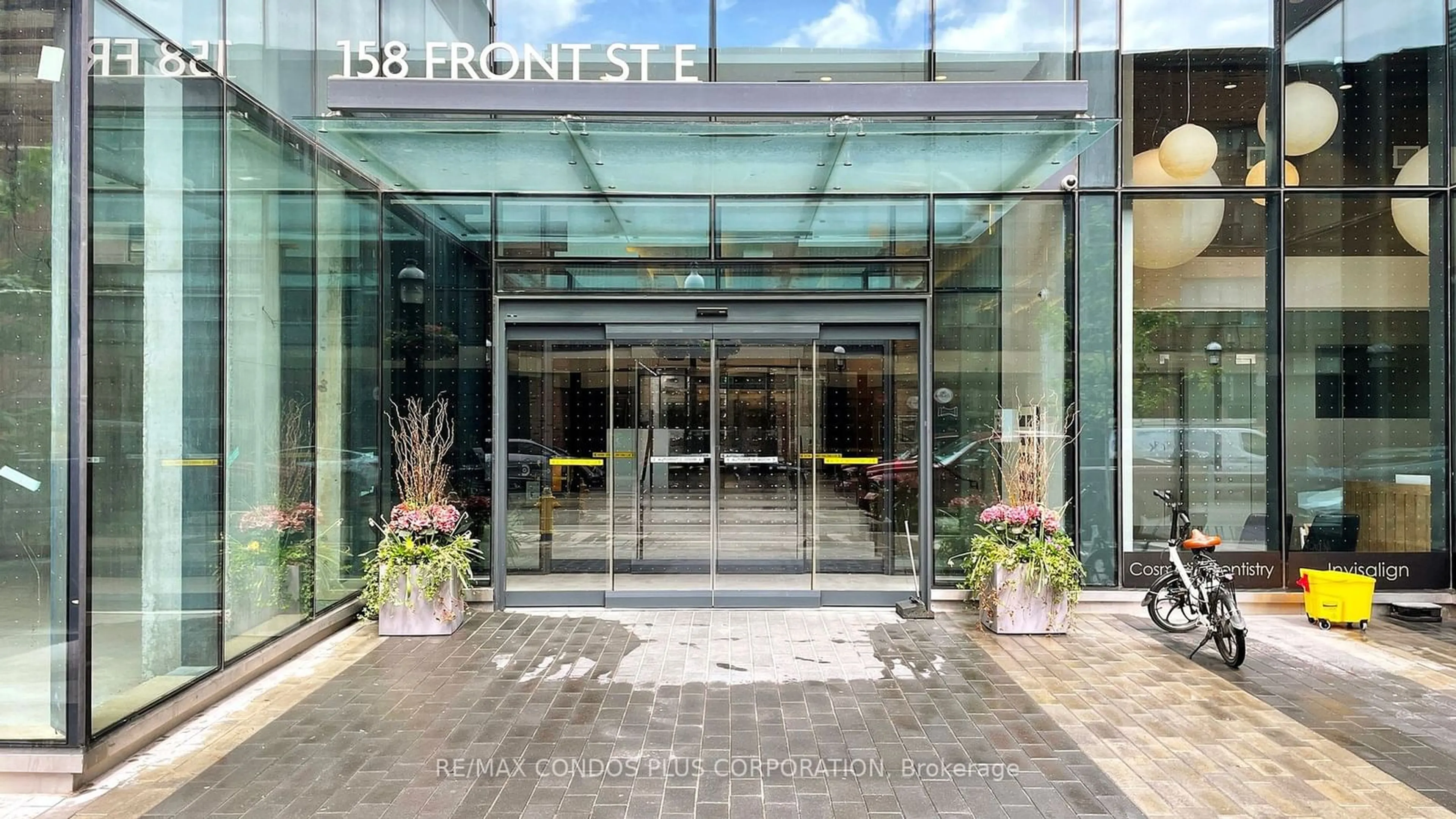 Indoor lobby for 158 Front St #319, Toronto Ontario M5A 0K9