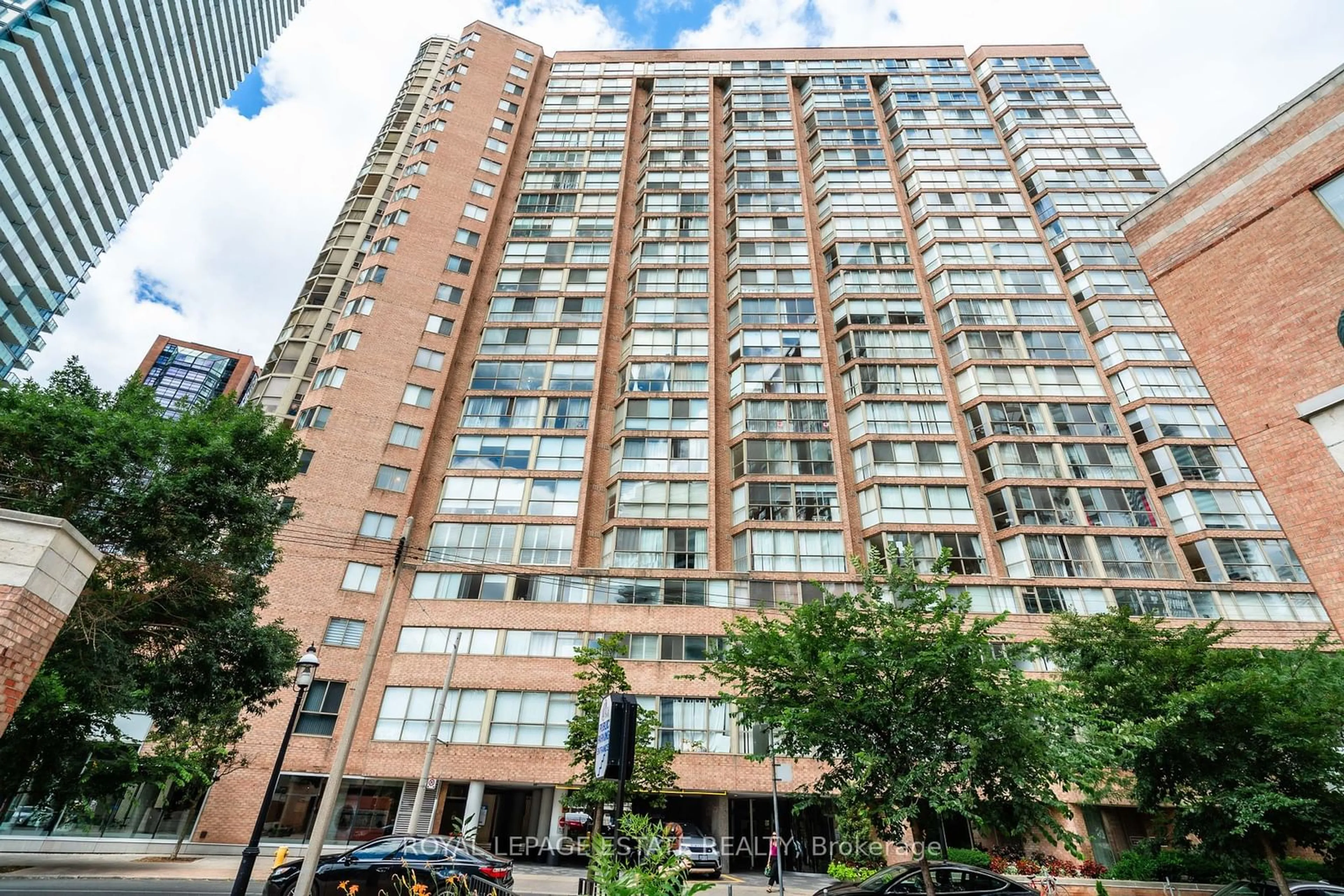 A pic from exterior of the house or condo for 1055 Bay St #205, Toronto Ontario M5S 3A3