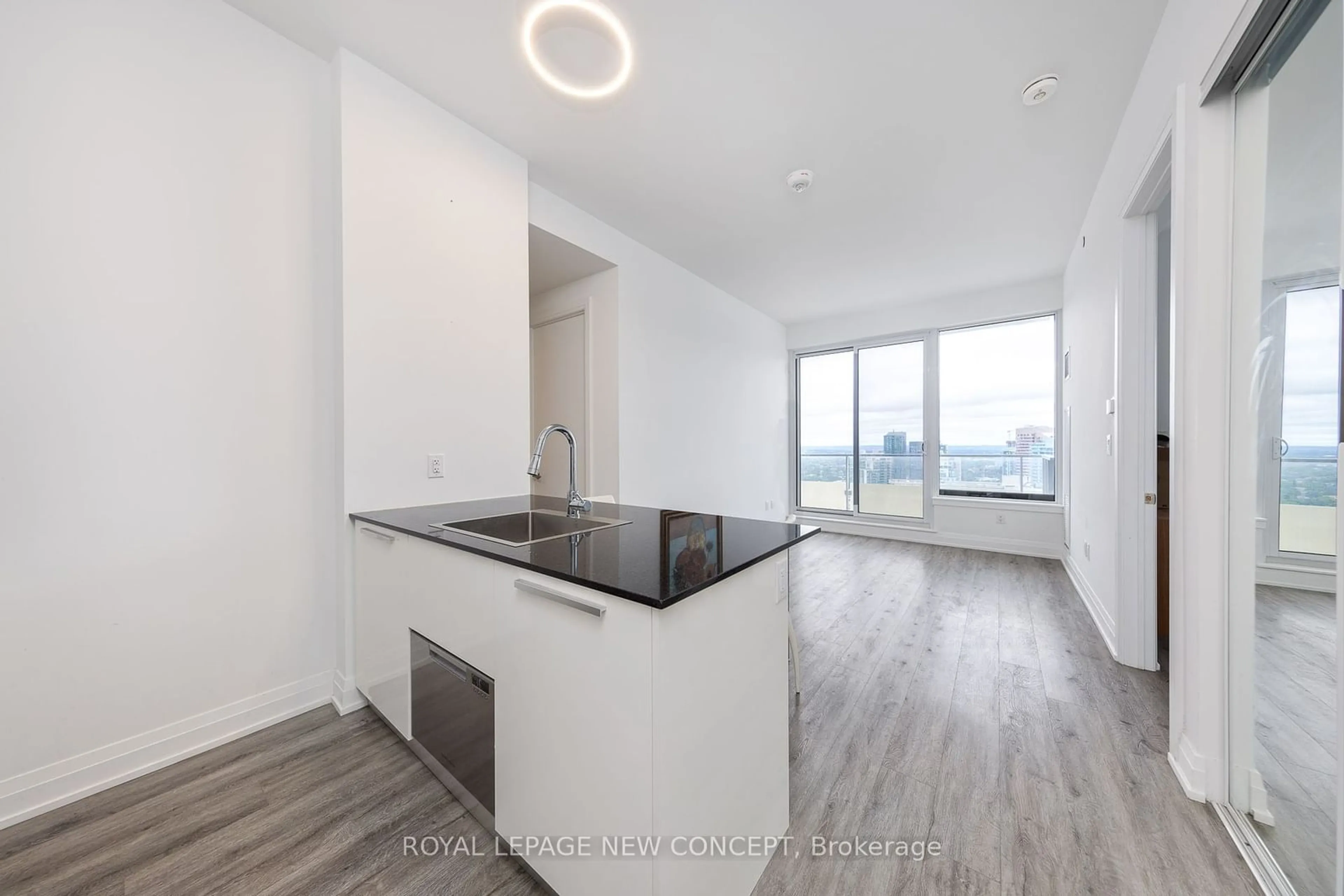 Standard kitchen for 75 Canterbury Pl #PH307, Toronto Ontario M2N 0L2