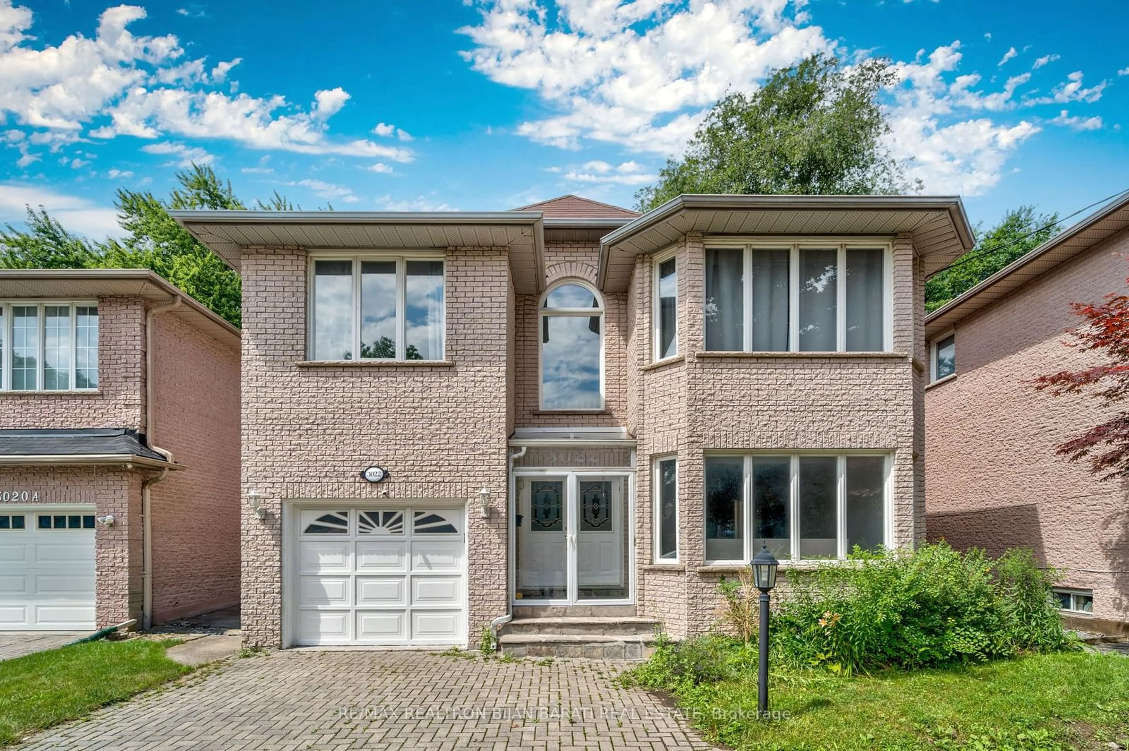 Home with brick exterior material for 3022 Bayview Ave, Toronto Ontario M2N 5L1