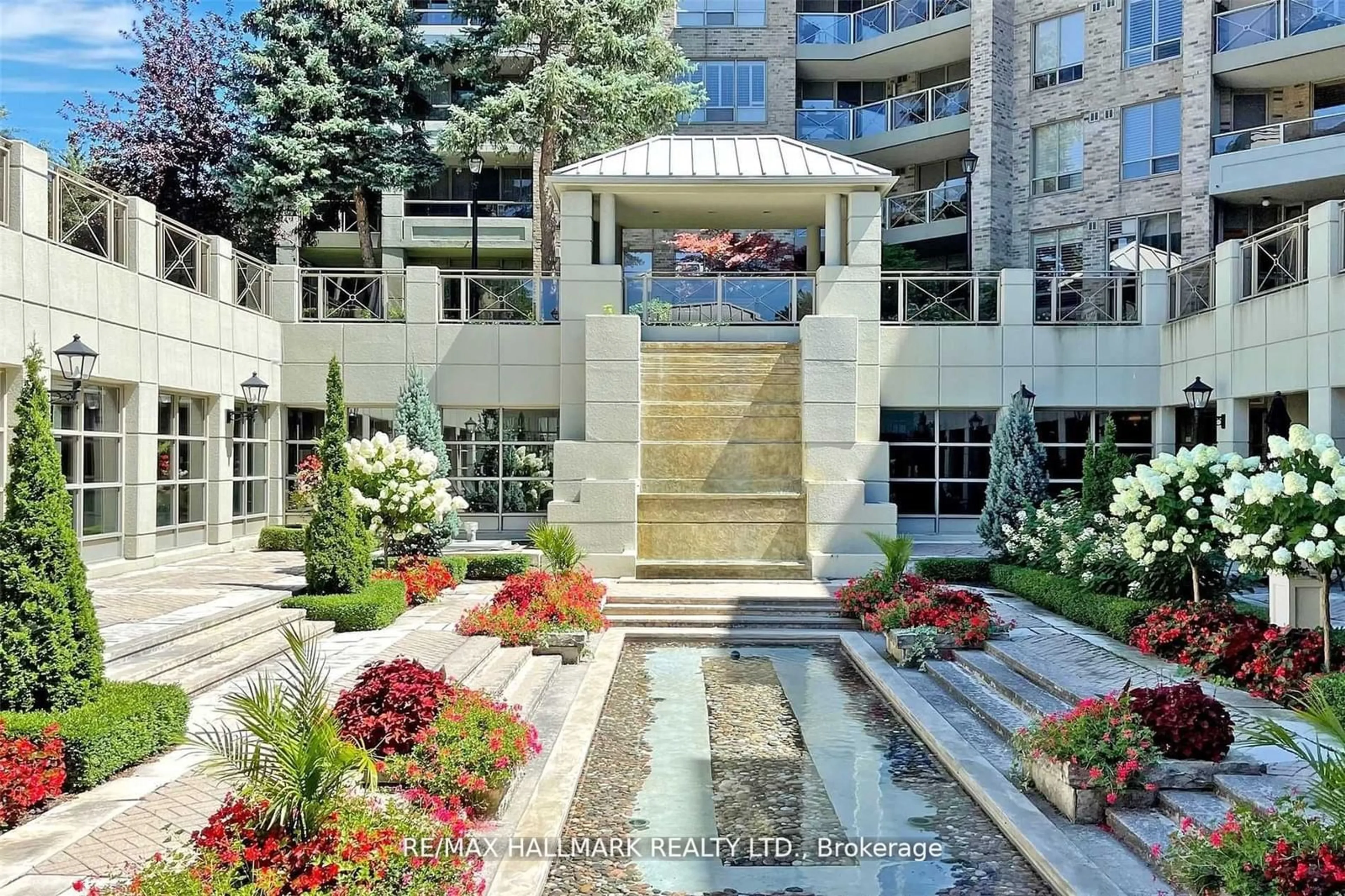 A pic from exterior of the house or condo for 215 The Donway #310, Toronto Ontario M3B 3P5