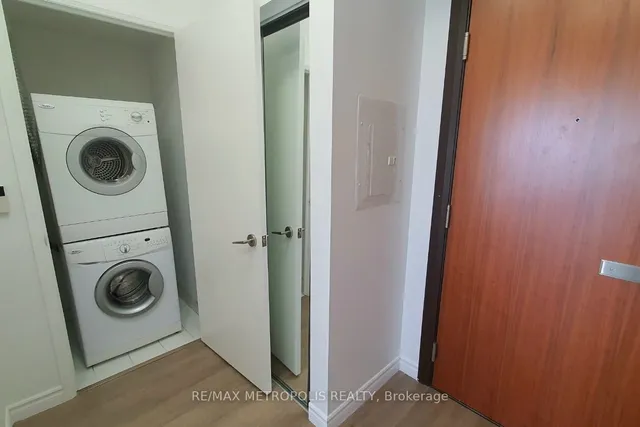 Additional property image - 500 Sherbourne St Unit 1811
