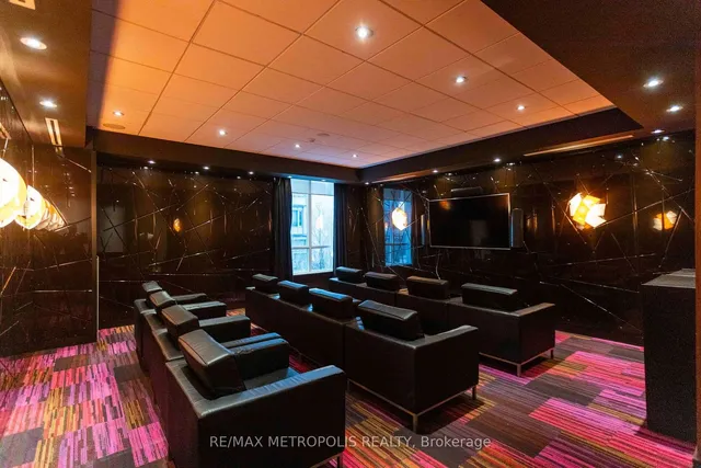 Additional property image - 500 Sherbourne St Unit 1811