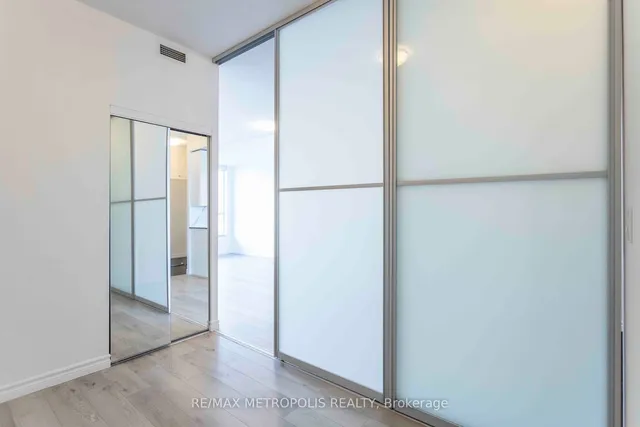 Additional property image - 500 Sherbourne St Unit 1811